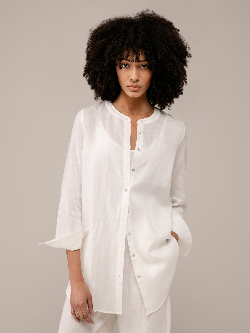 Detailansicht von Lange Leinenbluse von JC SOPHIE