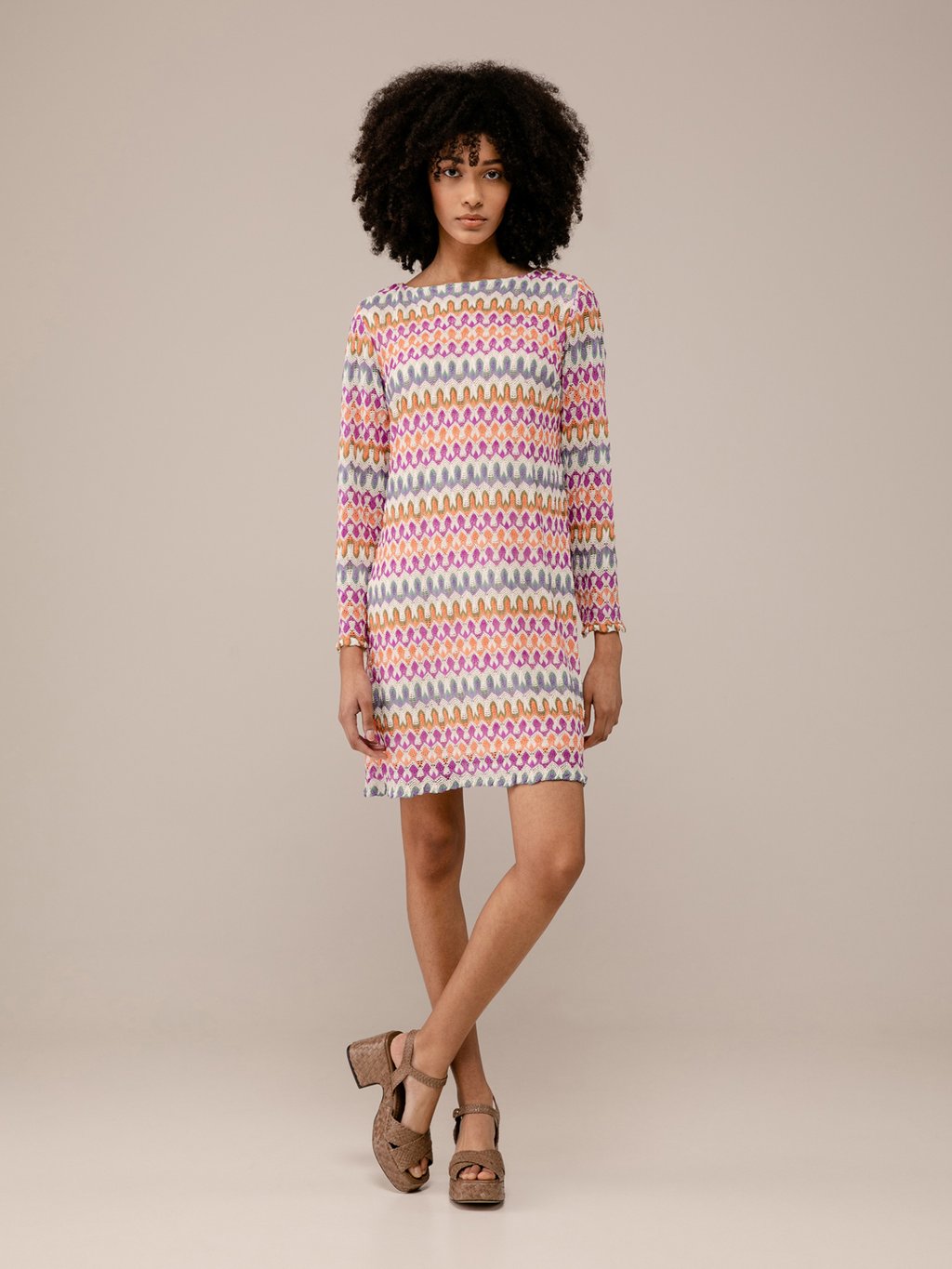 Detailansicht von Kurzes Kleid von ANA ALCAZAR