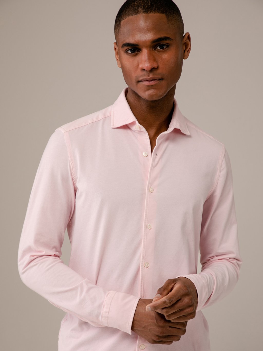 Detailansicht von Baumwollhemd mit Haifischkragen von SONRISA