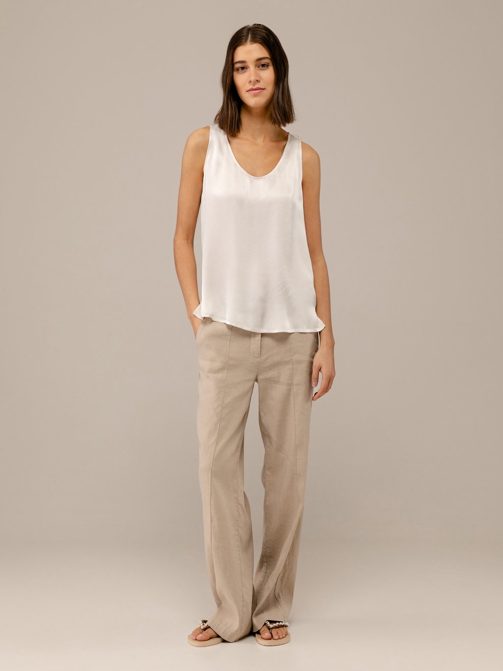 Detailansicht von Flared Hose aus Leinen von CAMBIO
