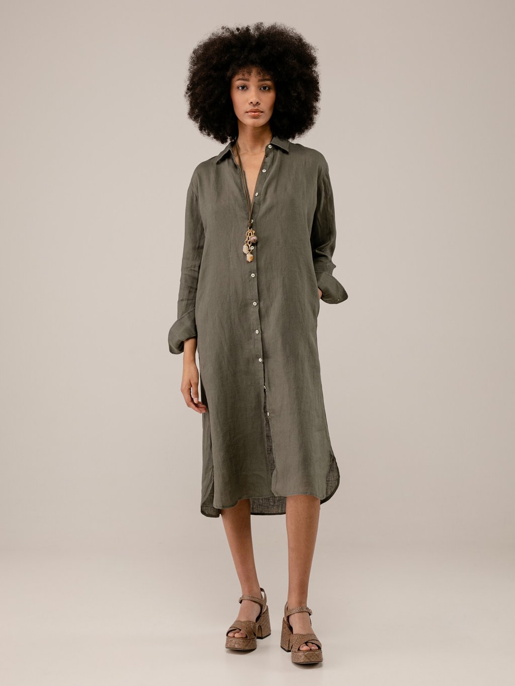 Detailansicht von Midi-Blusenkleid aus Leinen von BLAUMAX