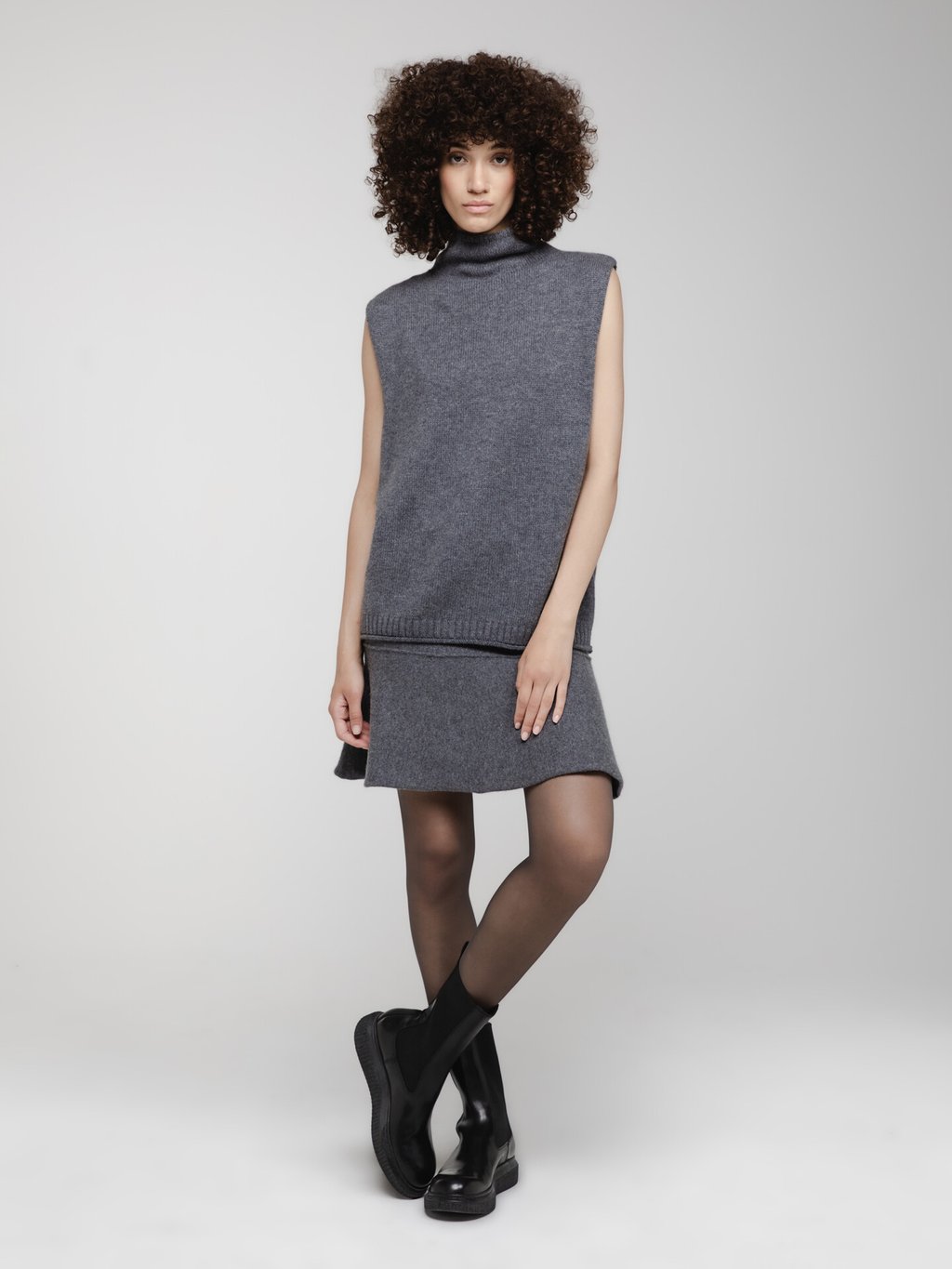 Detailansicht von Kurzer Rock aus Cashmere von LISA YANG