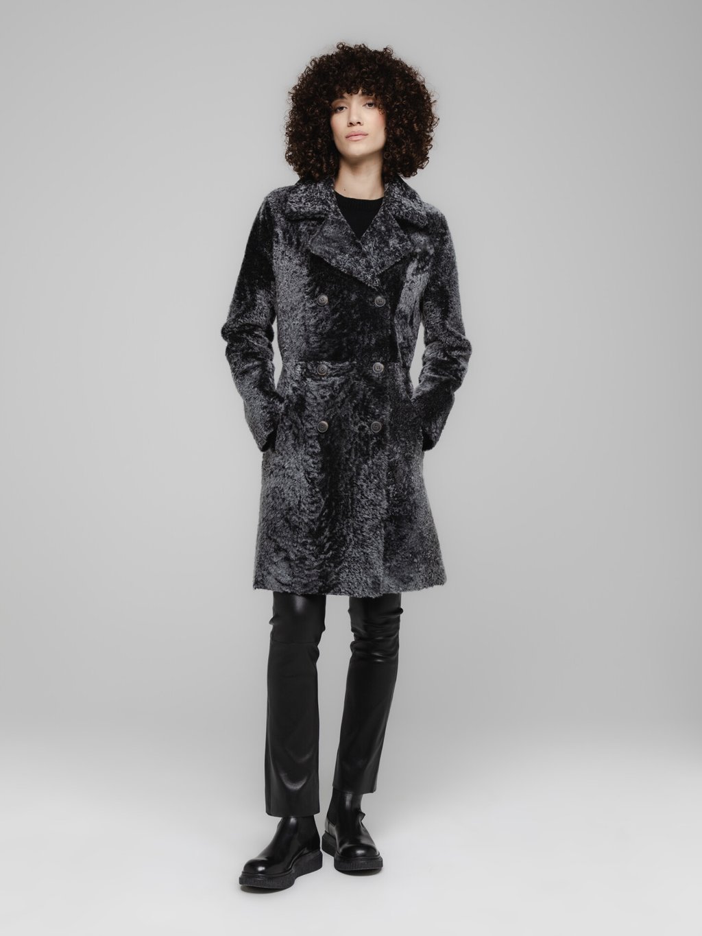 Detailansicht von Wendbarer Ledermantel von BENEDETTA NOVI