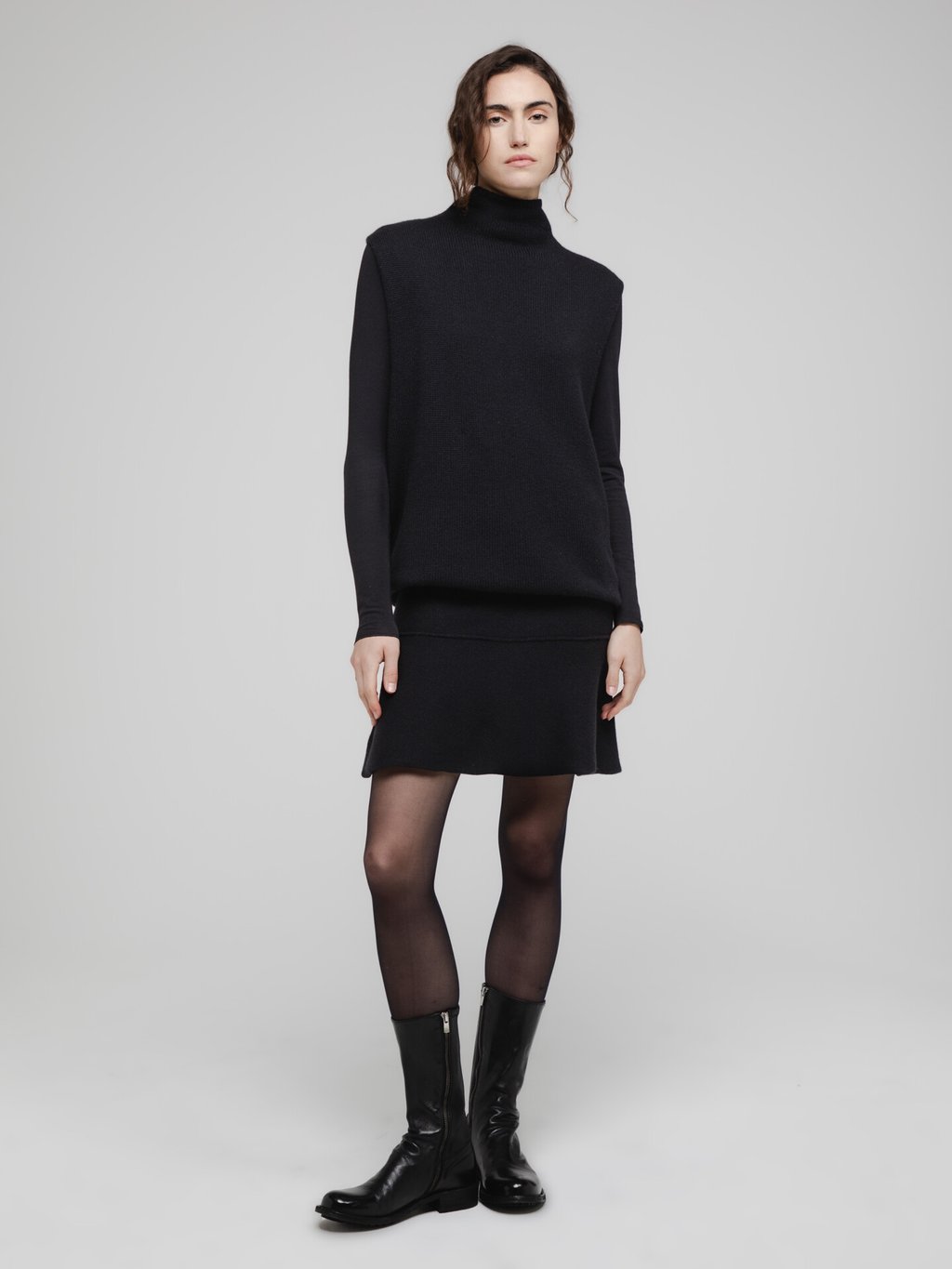 Detailansicht von Kurzer Rock aus Cashmere von LISA YANG