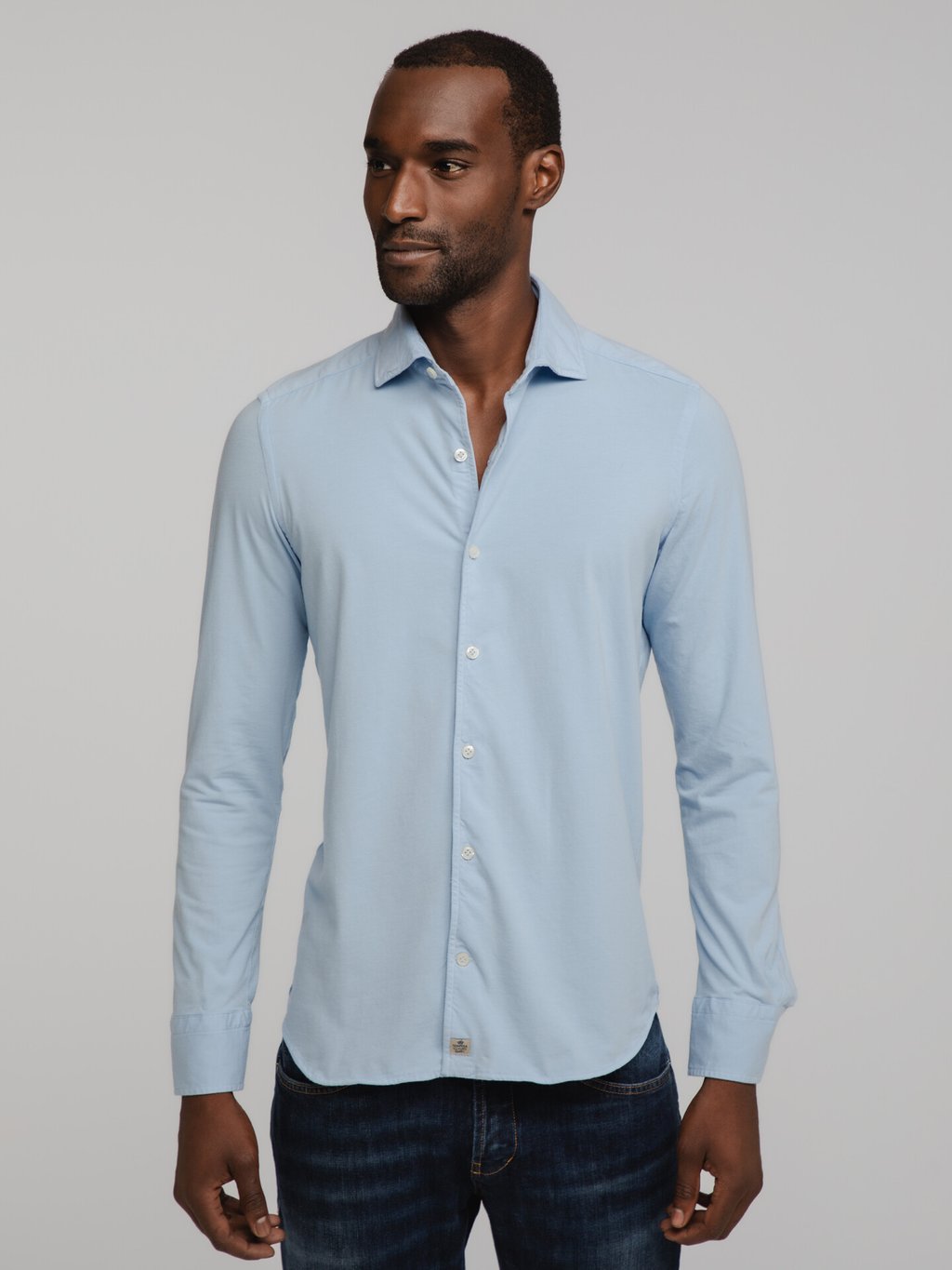 Detailansicht von Baumwollhemd mit Haifischkragen von SONRISA