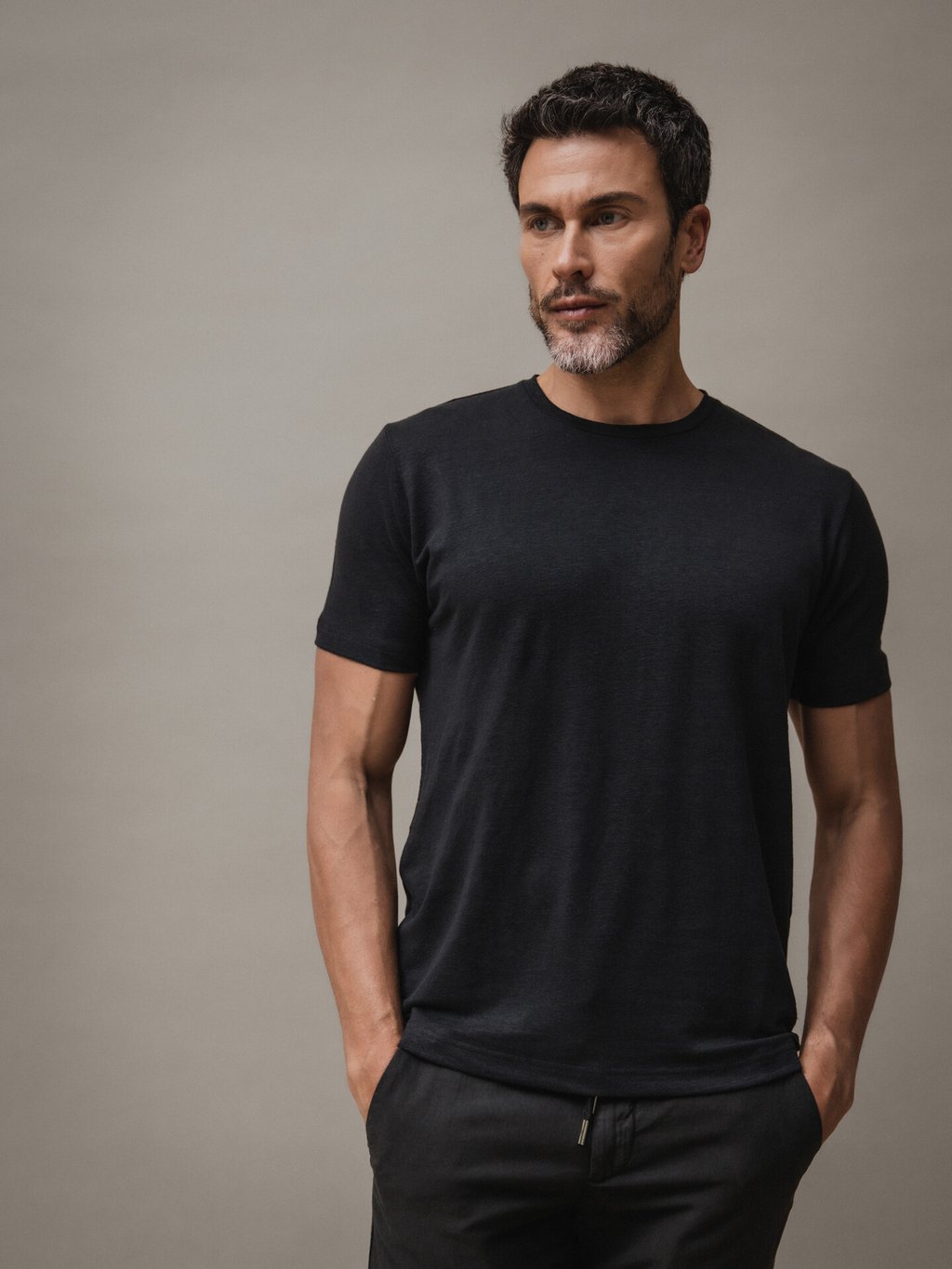 Detailansicht von T-Shirt aus Leinen von STEFAN BRANDT