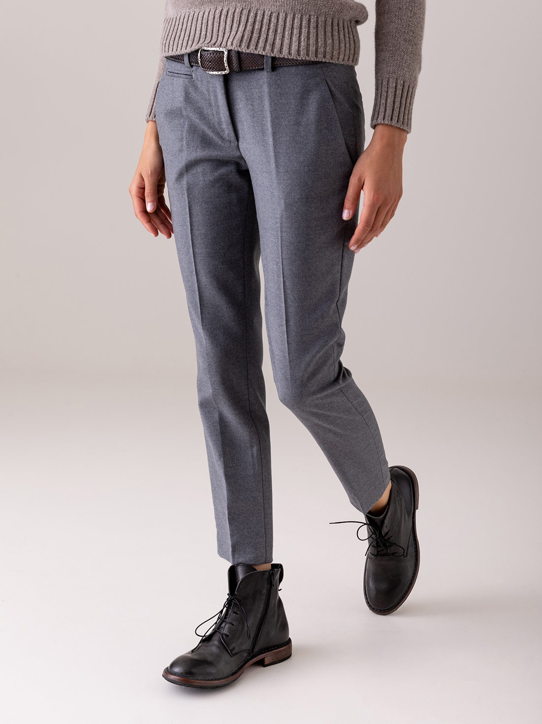 Detailansicht von Chinohose aus Wolle von DONDUP