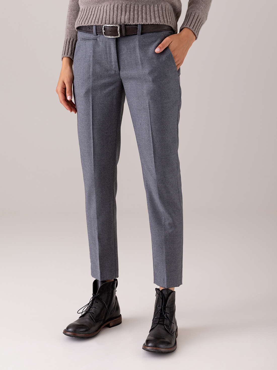 Detailansicht von Chinohose aus Wolle von DONDUP