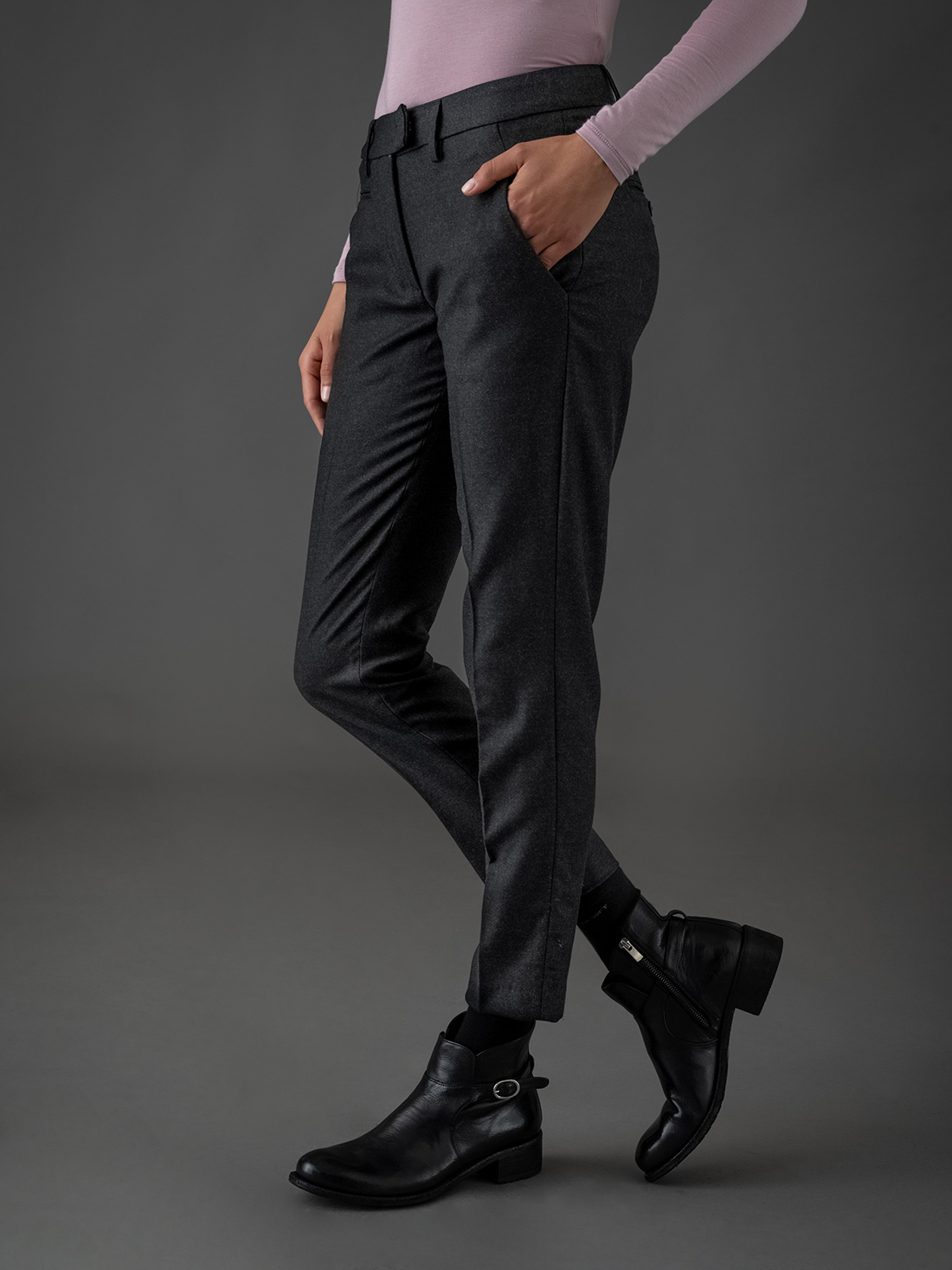 Detailansicht von Chinohose aus Wolle von DONDUP