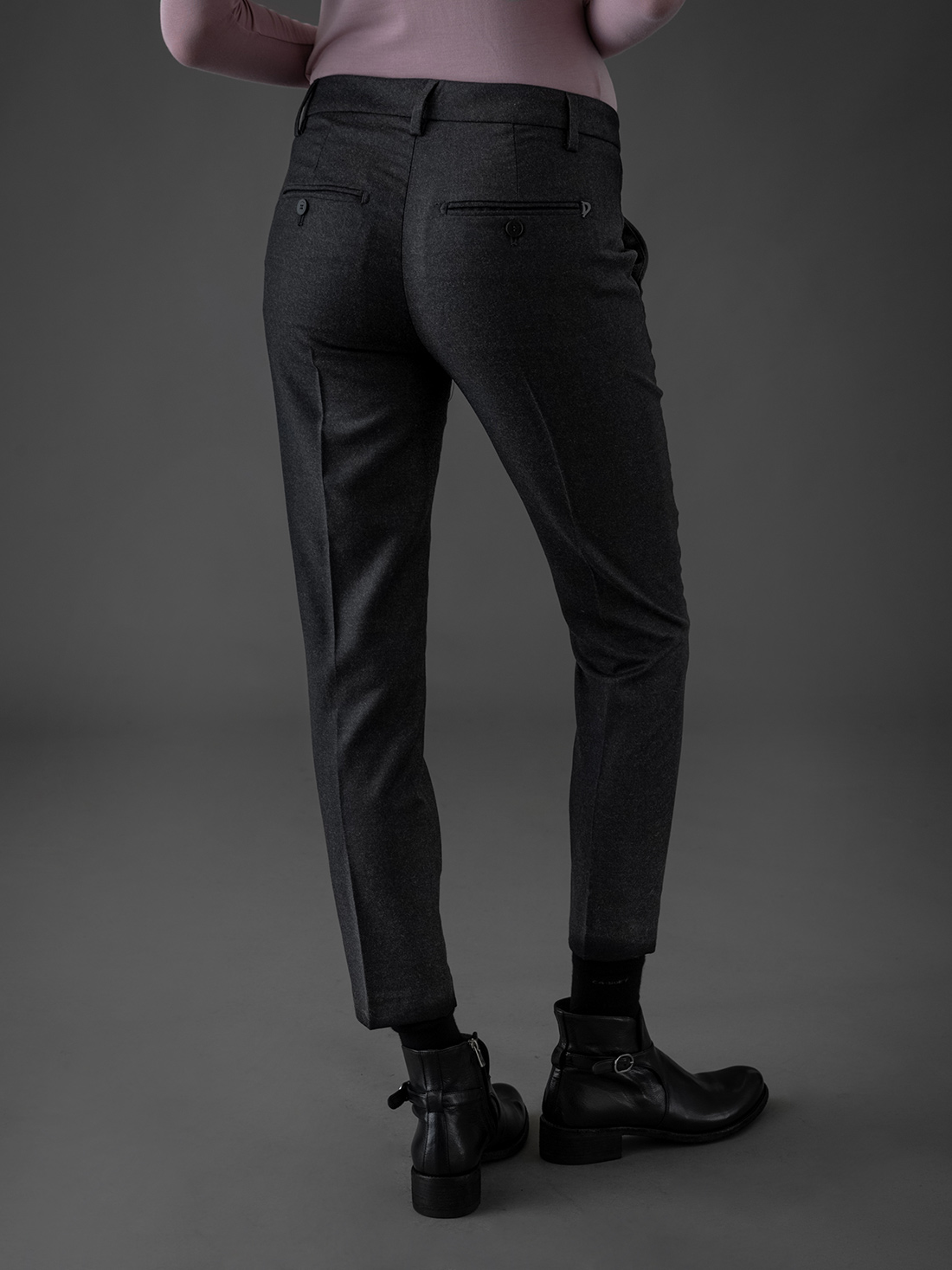 Detailansicht von Chinohose aus Wolle von DONDUP