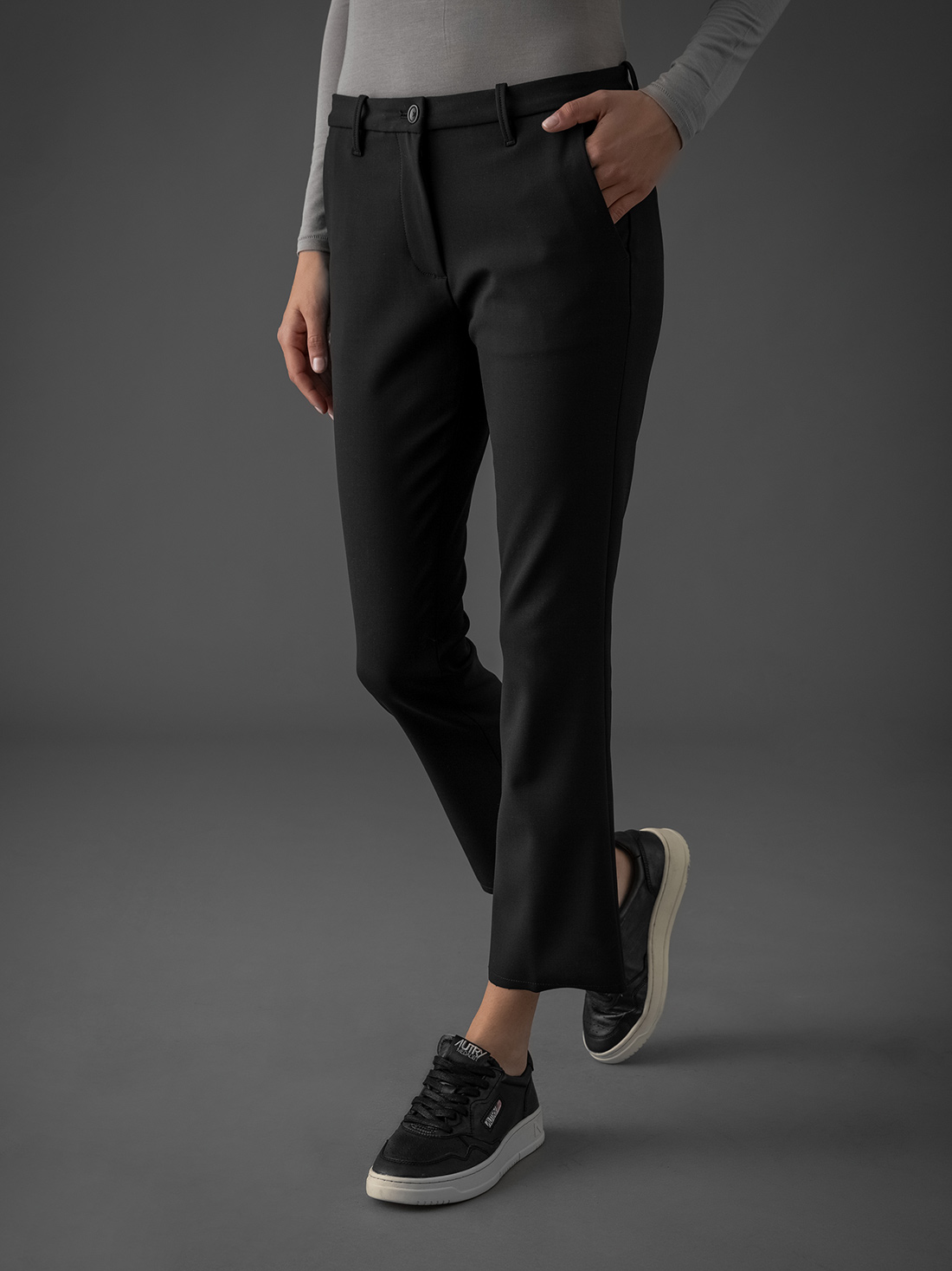 Detailansicht von Ausgestellte Hose von NINE IN THE MORNING