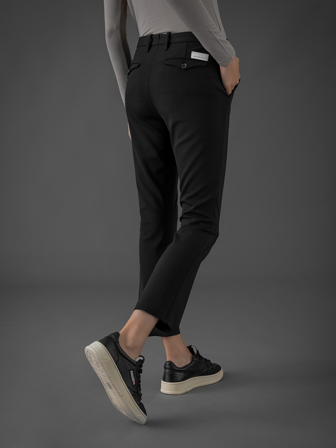 Detailansicht von Ausgestellte Hose von NINE IN THE MORNING