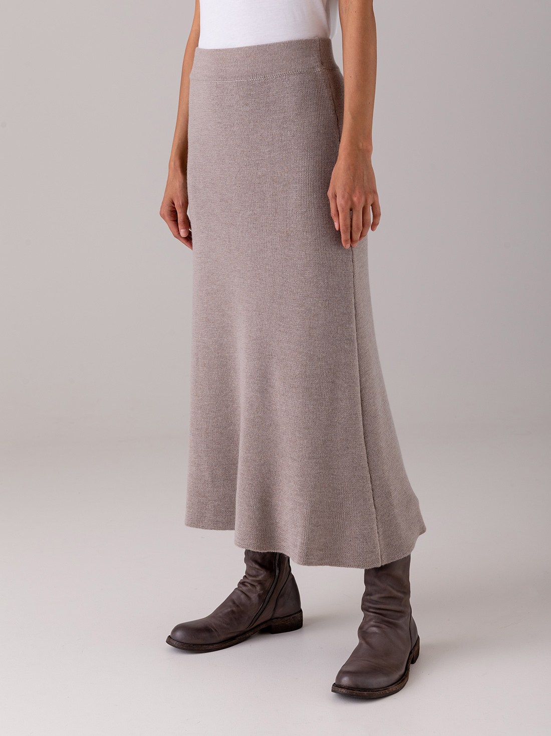 Detailansicht von Maxi-Rock aus Merinowolle von DANIELS