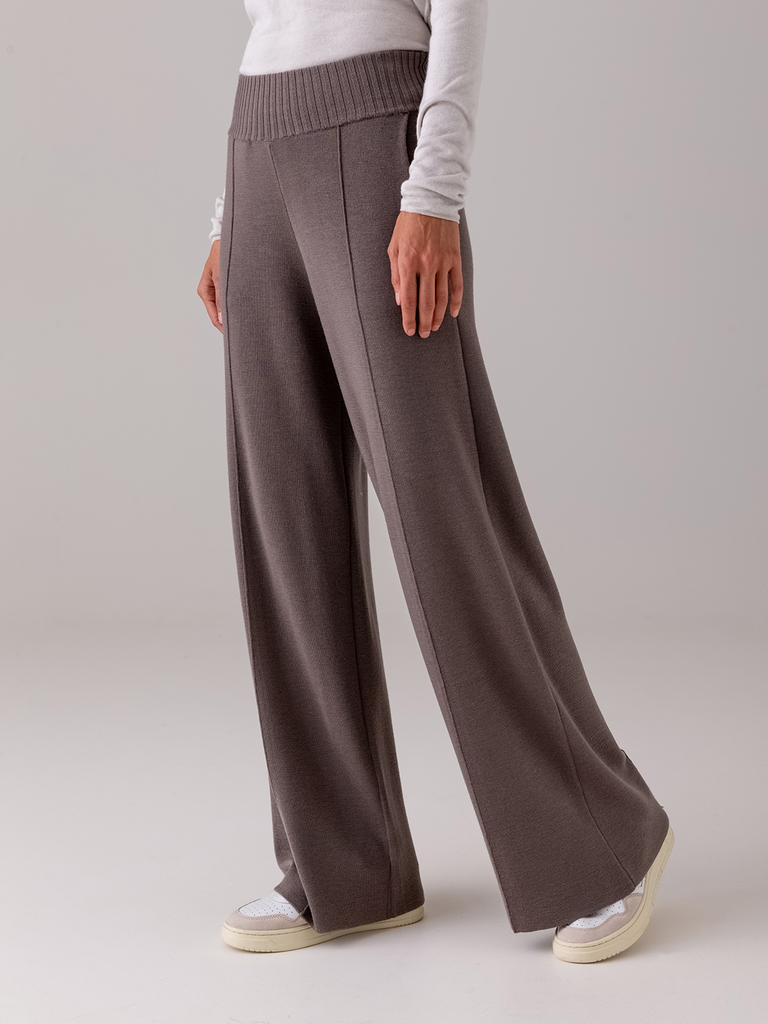 Detailansicht von Weite Hose aus Merinowolle von DANIELS