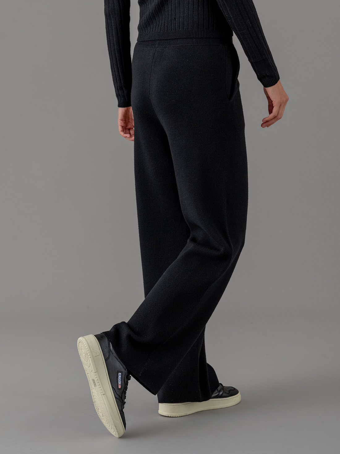 Detailansicht von Weite Hose aus Merinowolle von DANIELS