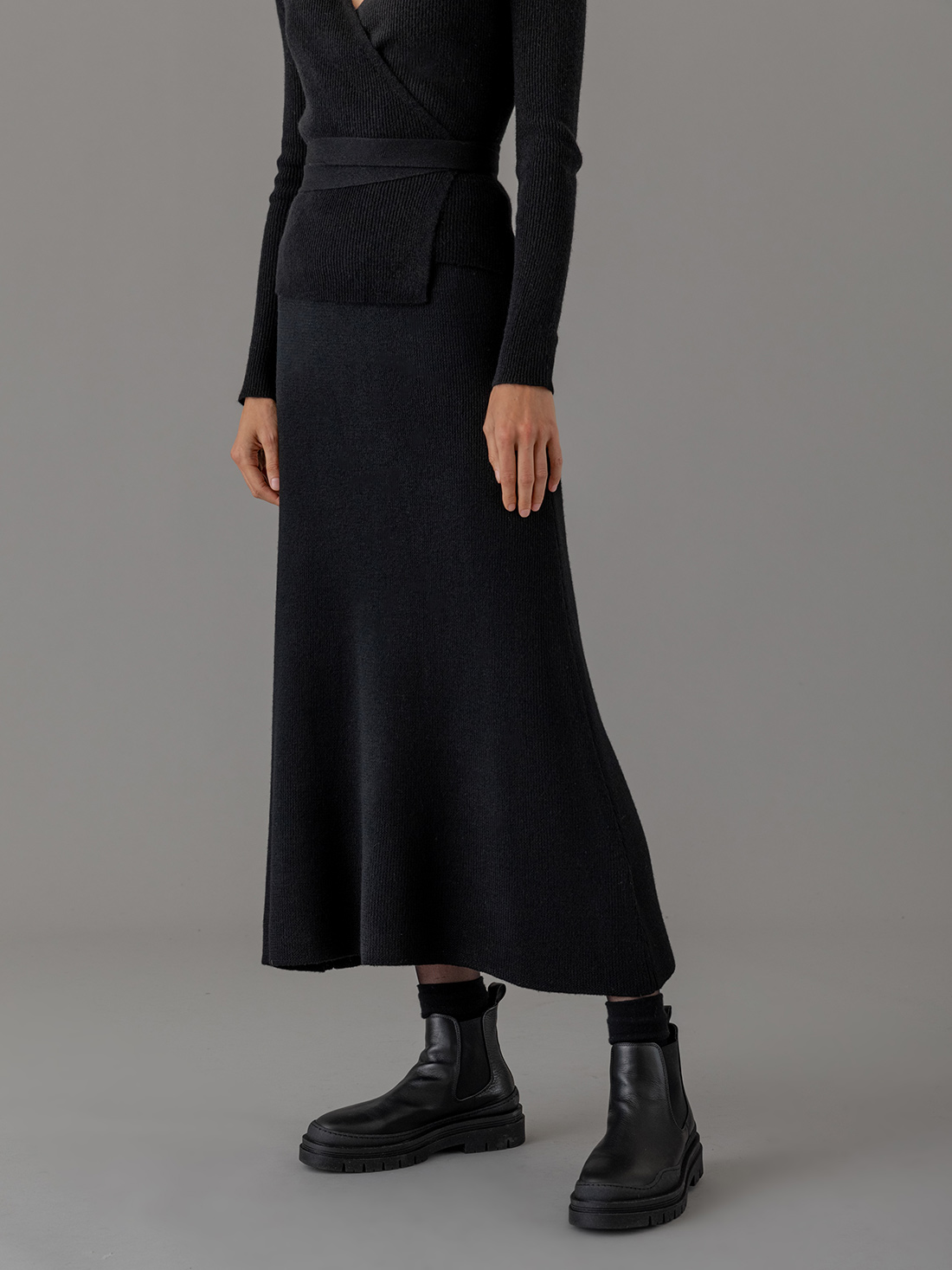 Detailansicht von Maxi-Rock aus Merinowolle von DANIELS