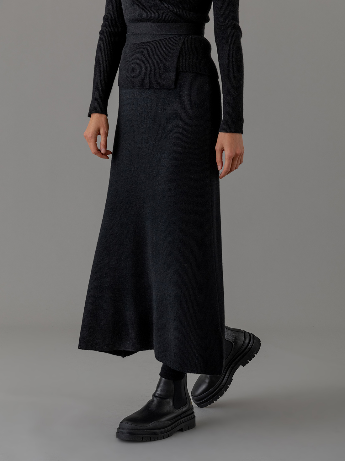Detailansicht von Maxi-Rock aus Merinowolle von DANIELS