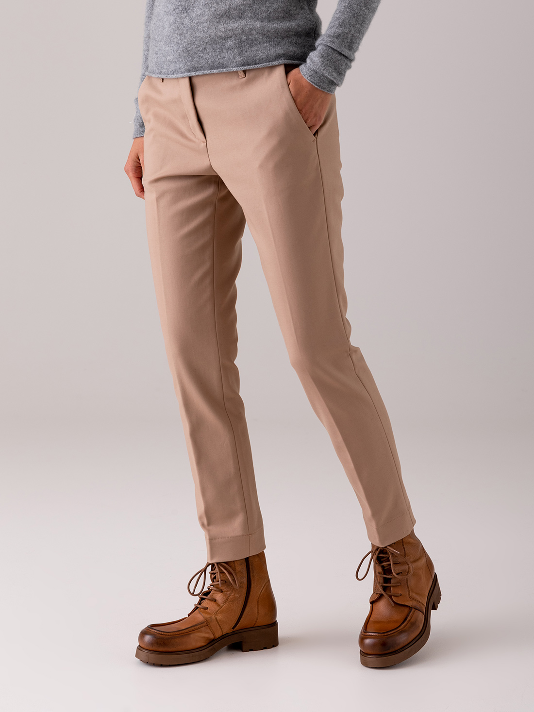 Detailansicht von Chinohose aus Baumwolle von NINE IN THE MORNING