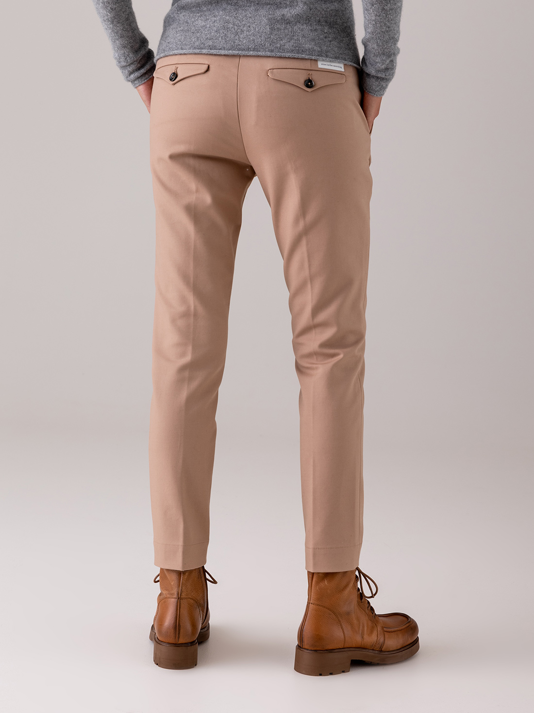 Detailansicht von Chinohose aus Baumwolle von NINE IN THE MORNING