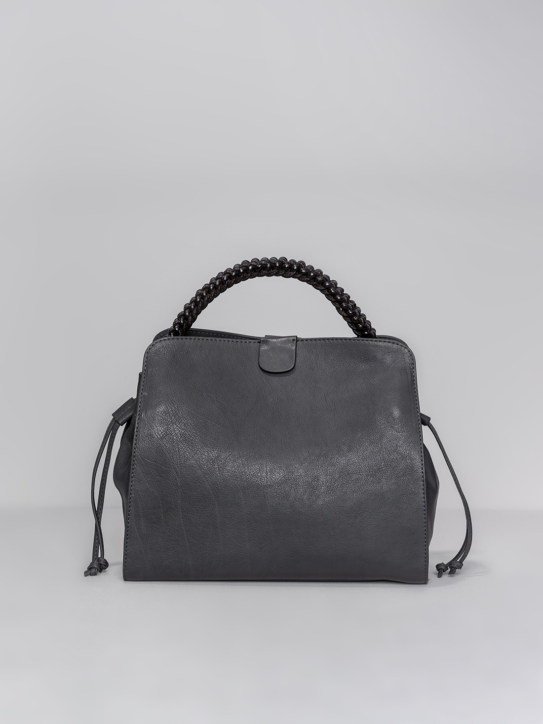 Detailansicht von Handtasche aus Leder von OFFICINE CREATIVE