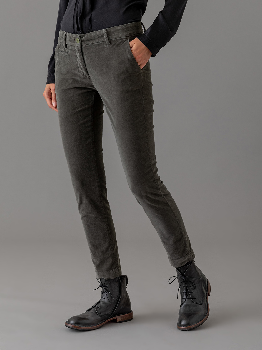 Detailansicht von Chinohose aus Samt von MASON’S
