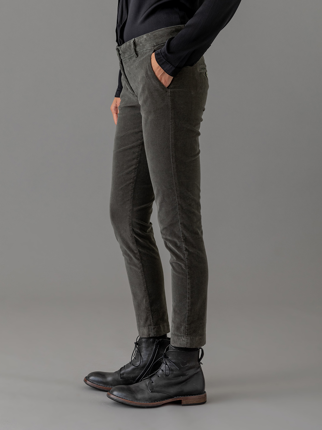 Detailansicht von Chinohose aus Samt von MASON’S