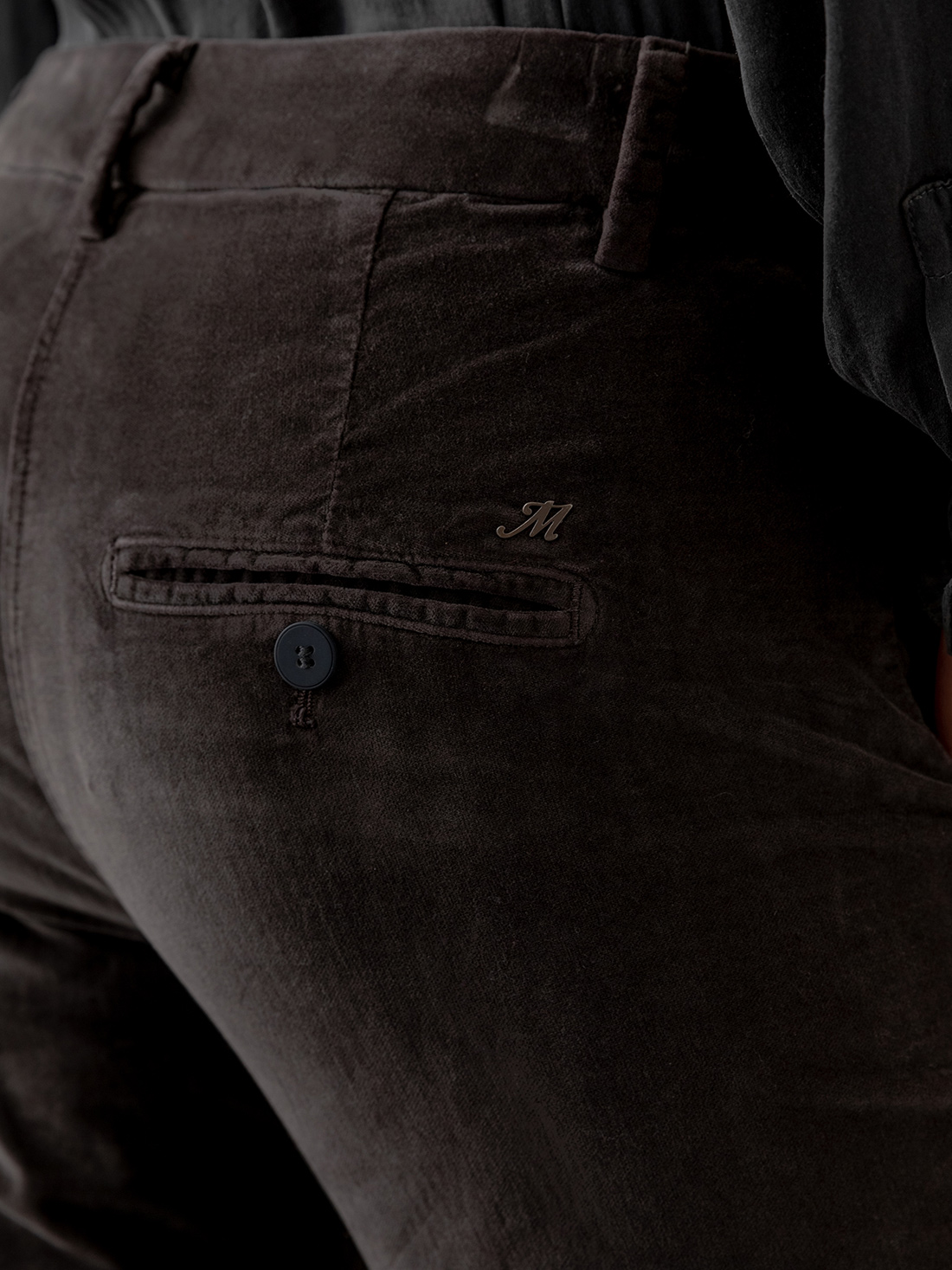 Detailansicht von Chinohose aus Samt von MASON’S