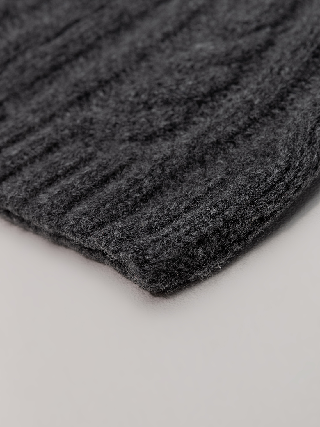 Detailansicht von Mütze aus Cashmere von DANIELS