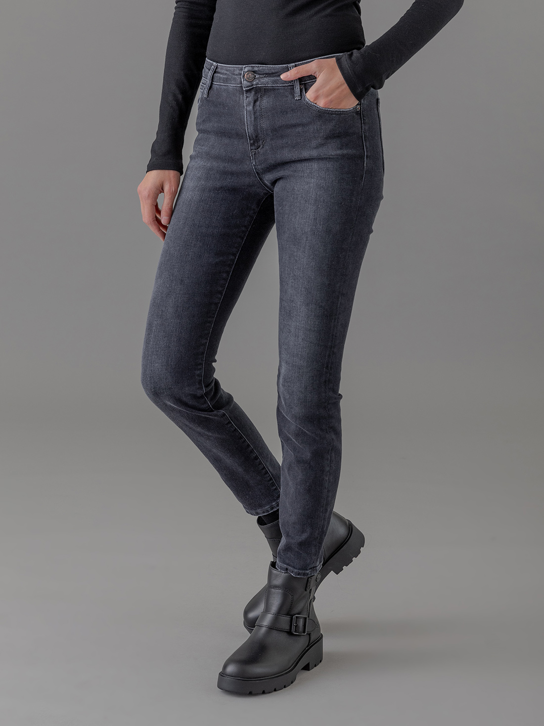 Detailansicht von Slim Fit Jeans von THE NIM