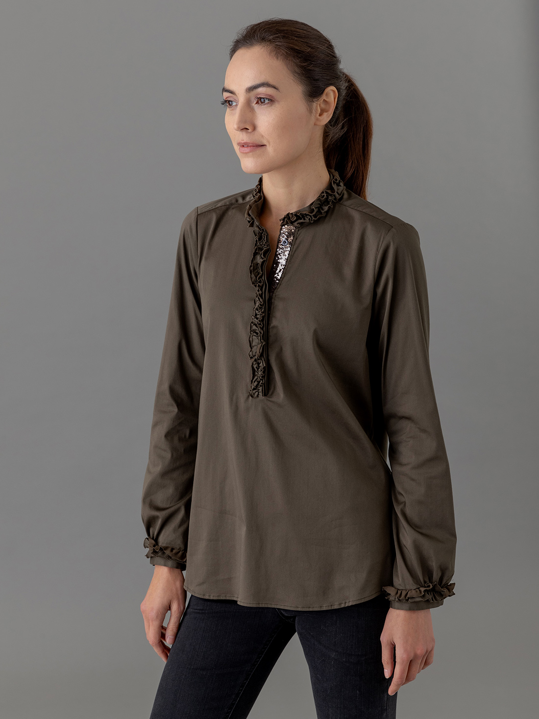 Detailansicht von Baumwollbluse mit Rüschung von AGLINI