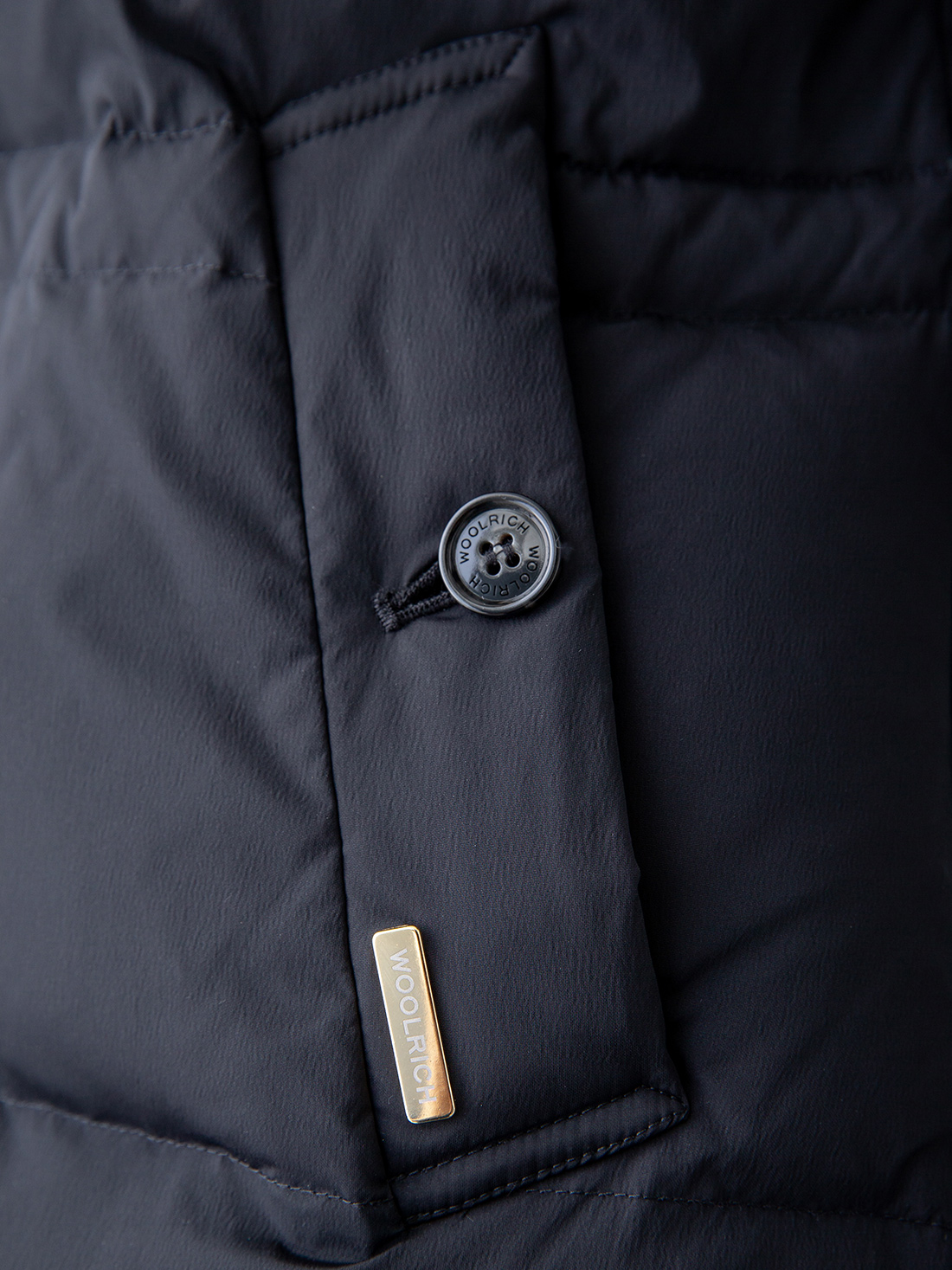 Detailansicht von Daunenmantel von WOOLRICH