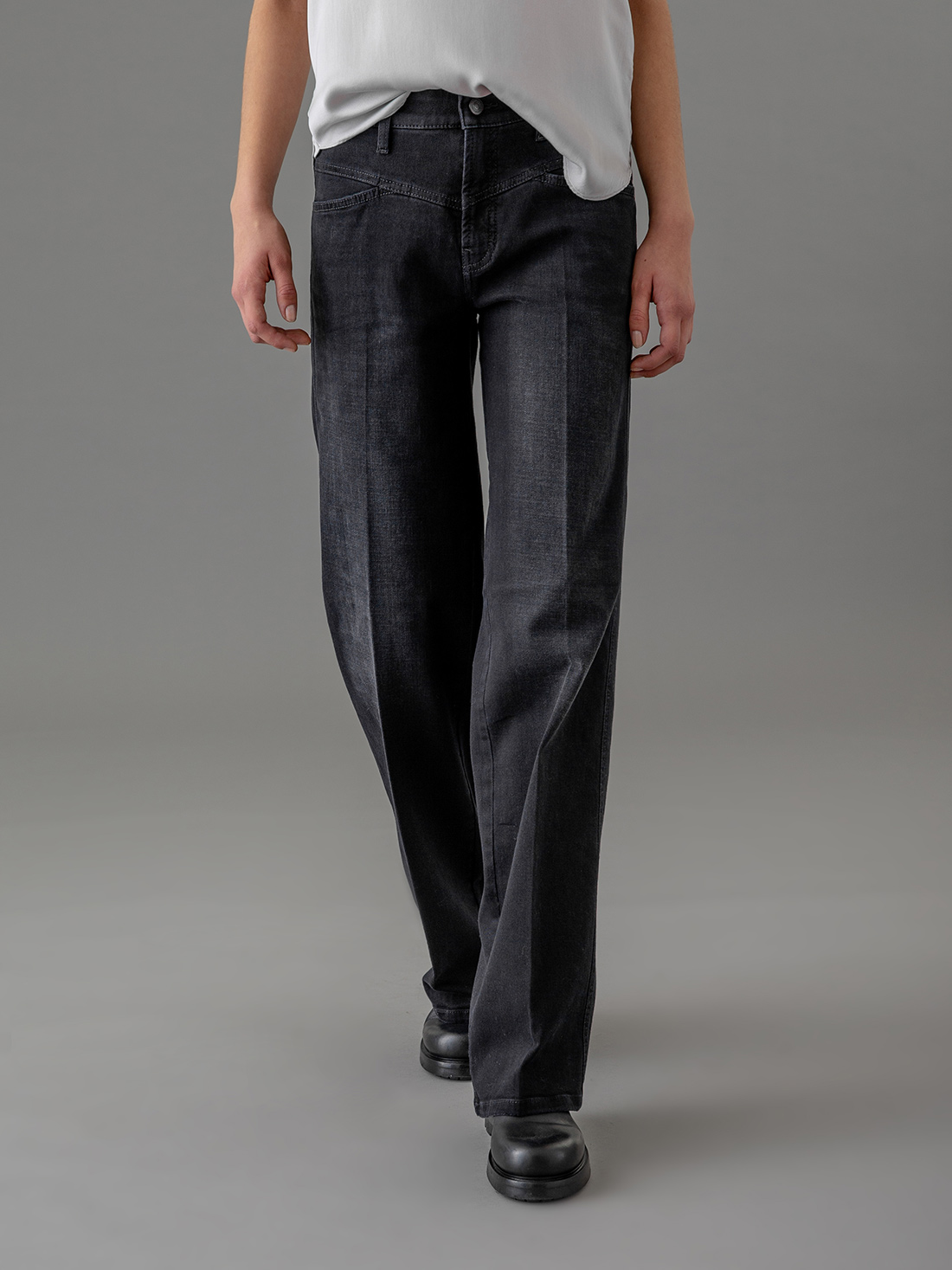 Detailansicht von Straight Leg Jeans von CAMBIO
