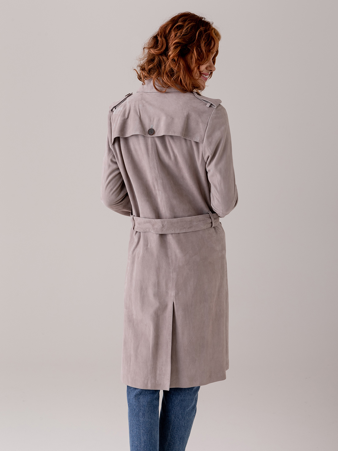Detailansicht von Velour-Trenchcoat von BENEDETTA NOVI