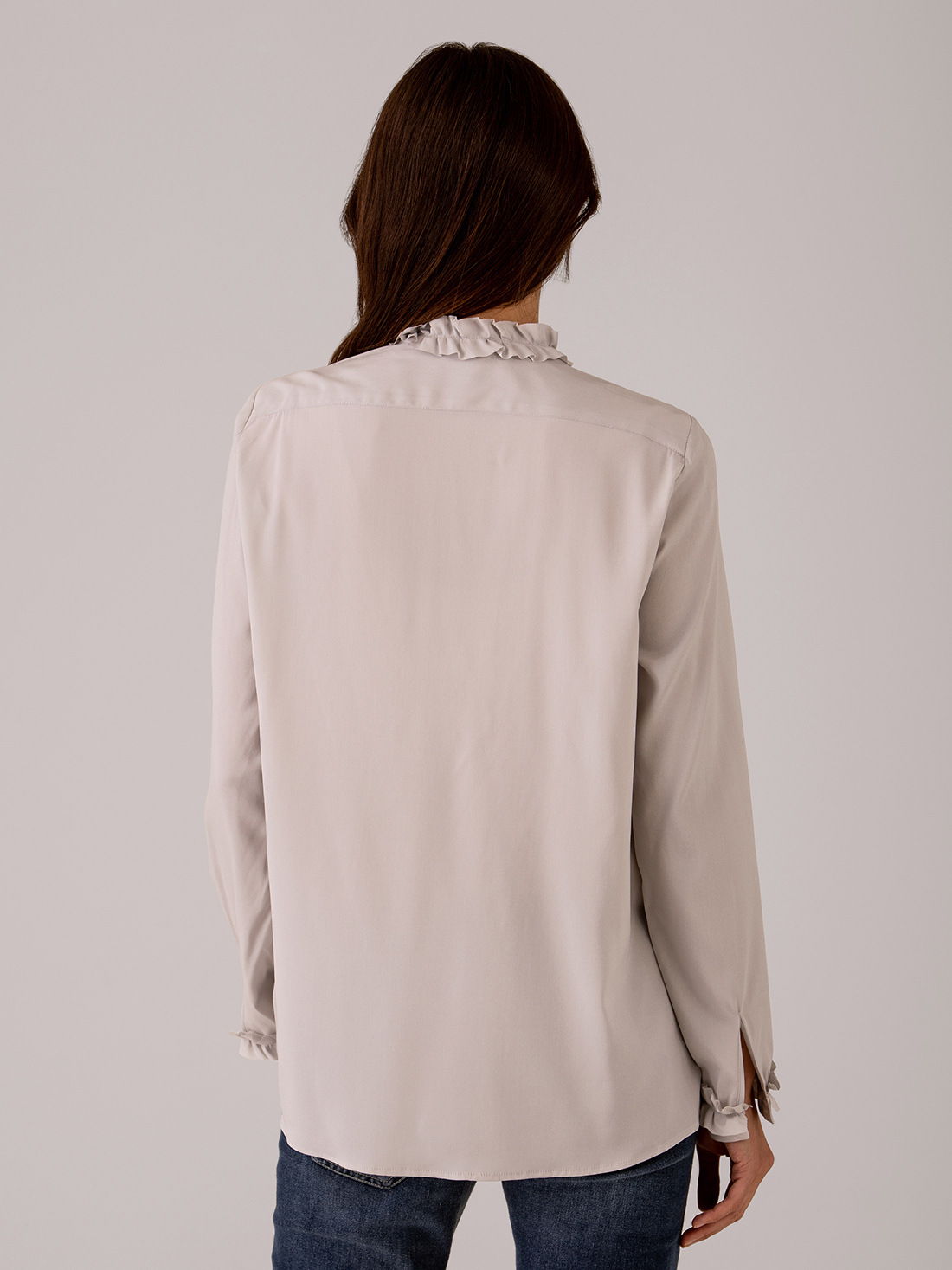 Detailansicht von Seidenbluse mit Rüschung von AGLINI