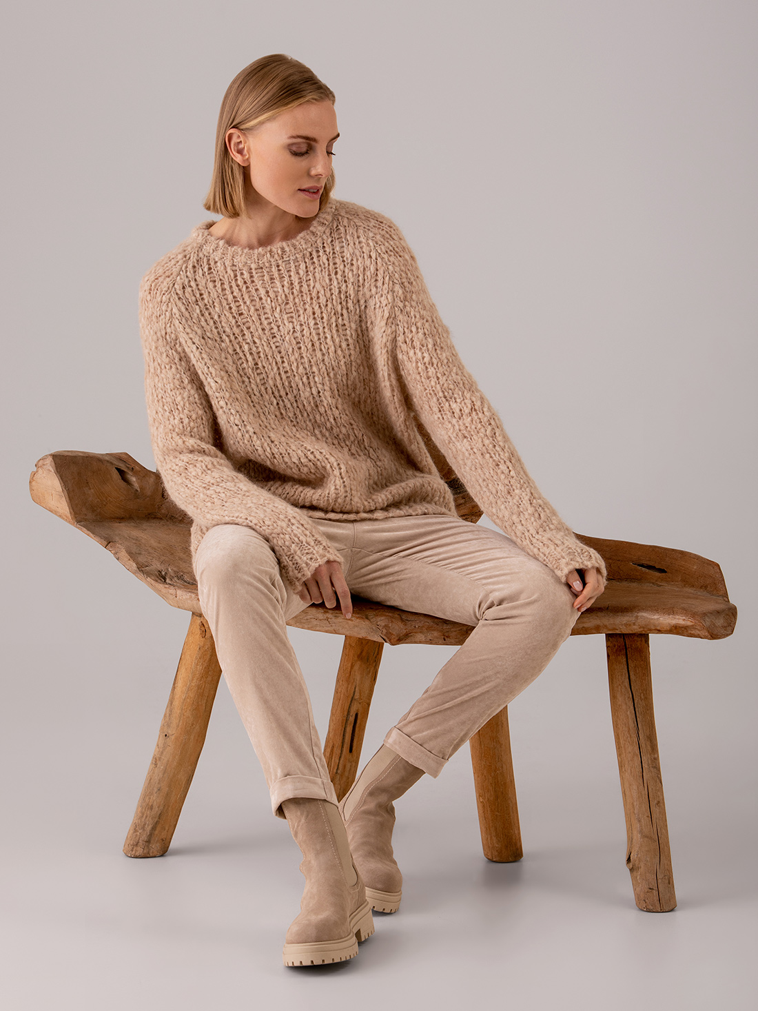 Detailansicht von Grobstrickpullover aus Alpakawolle von SIBIN LINNEBJERG