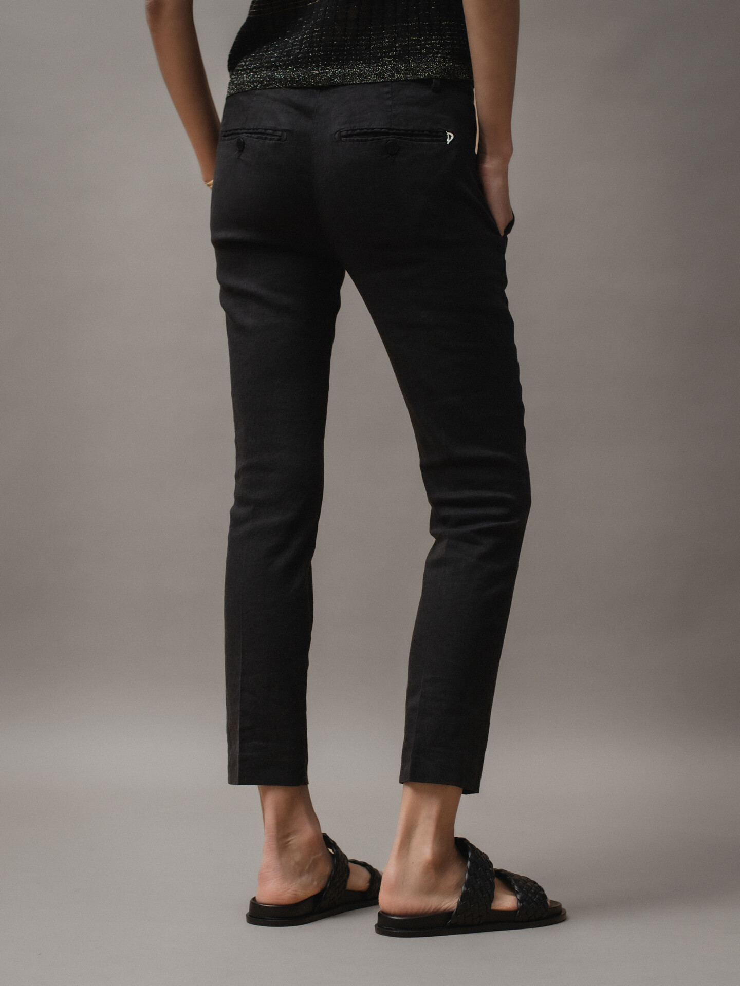 Detailansicht von Chinohose aus Leinen von DONDUP