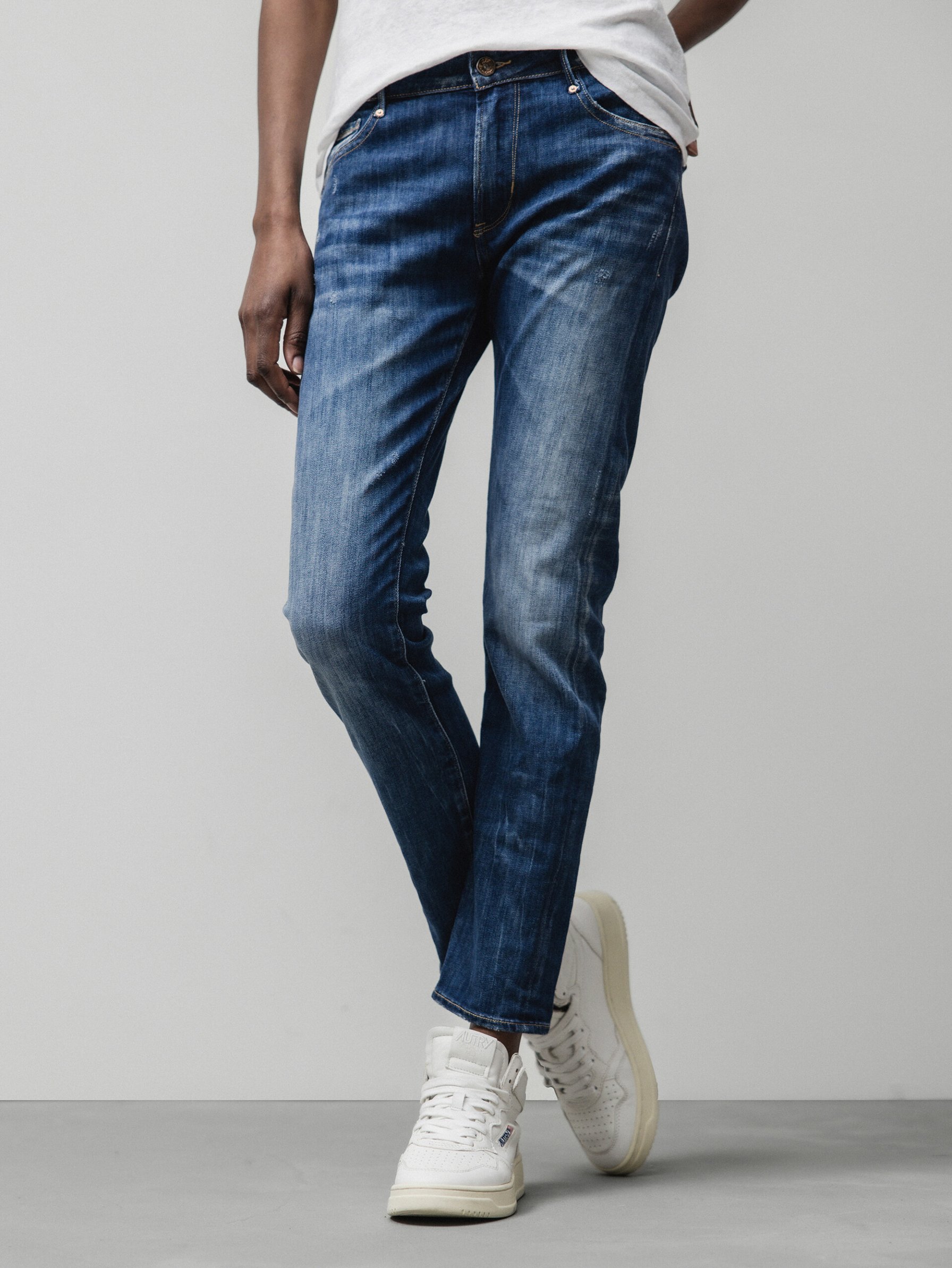 Detailansicht von Boyfriend Jeans von LE TEMPS DES CERISES