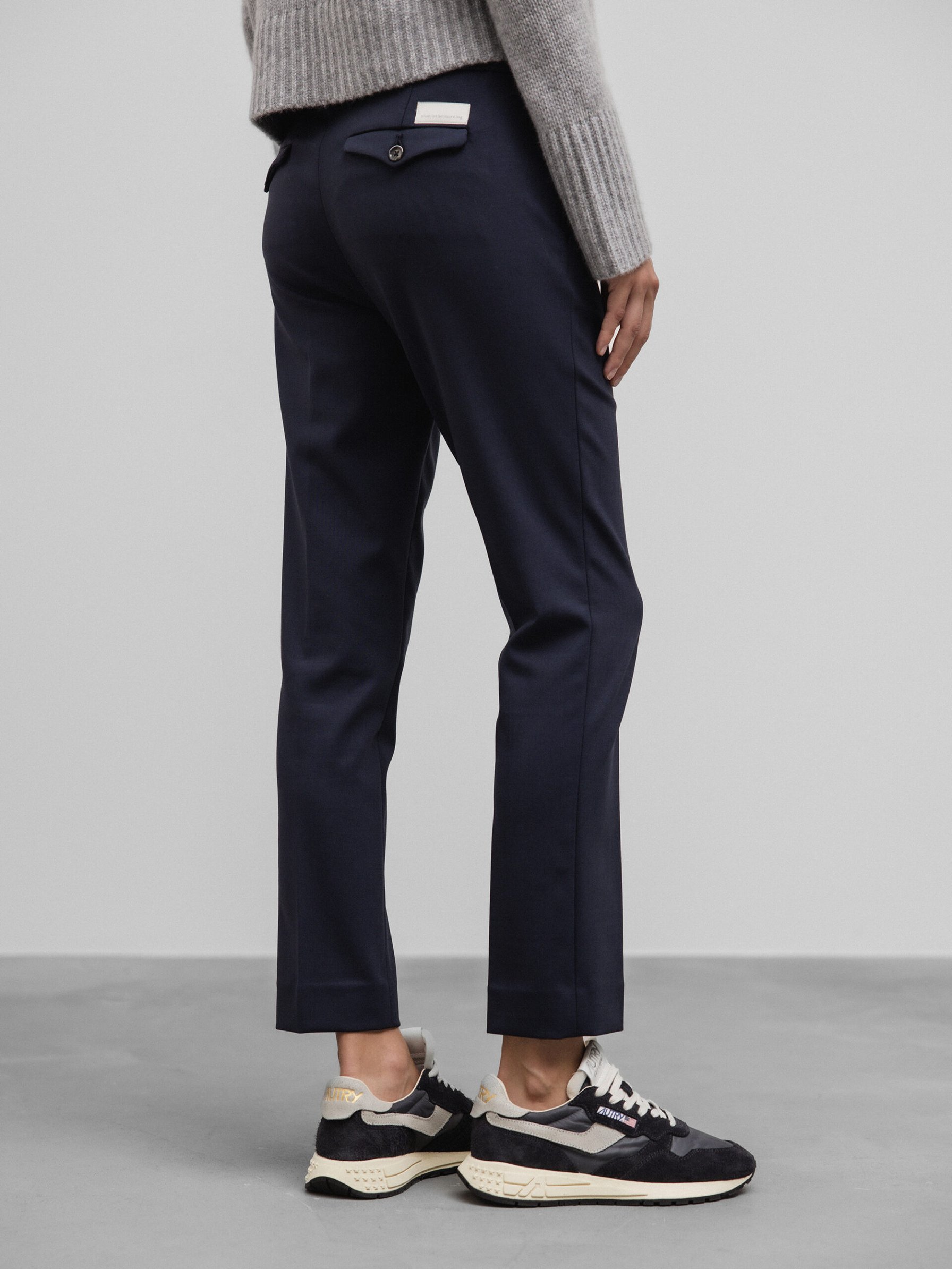 Detailansicht von Chinohose aus Schurwolle von NINE IN THE MORNING