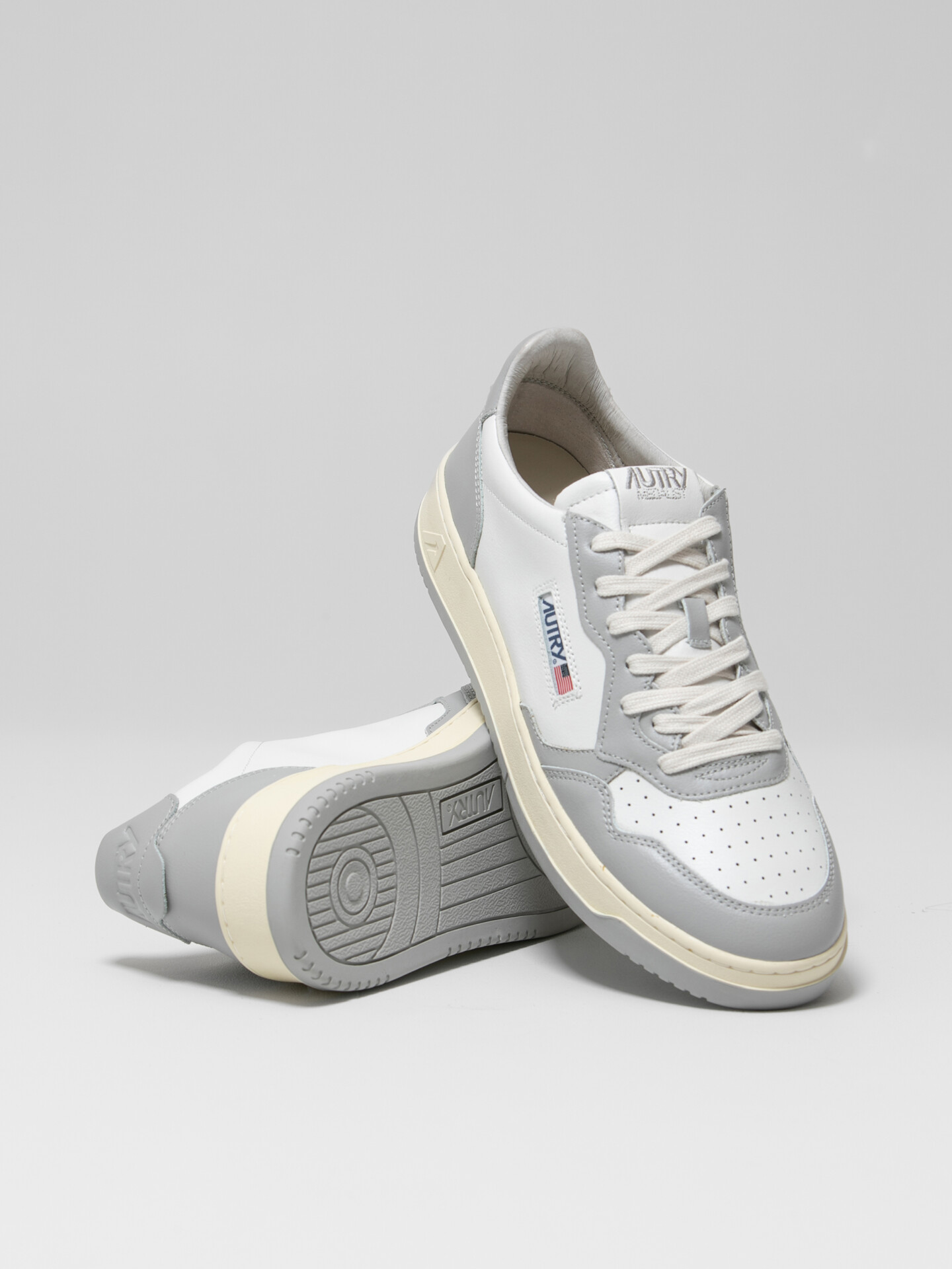 Detailansicht von Sneaker aus Leder von AUTRY