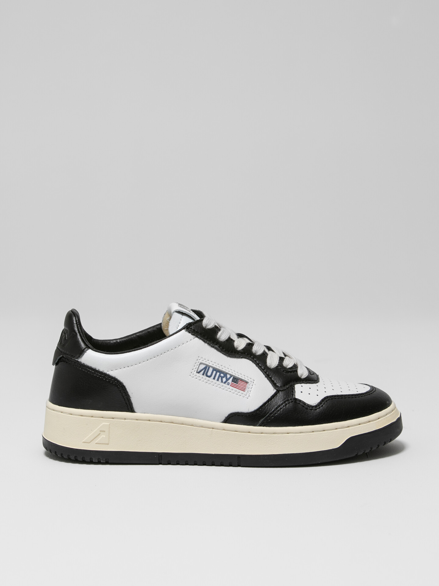 Detailansicht von Sneaker aus Leder von AUTRY