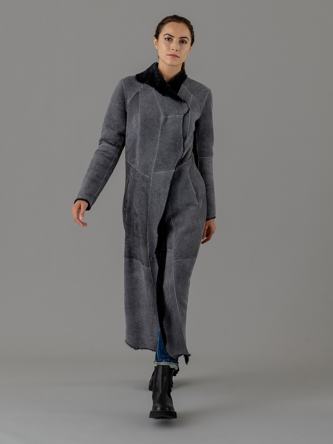 Detailansicht von Wendbarer Lammledermantel von GIORGIO BRATO