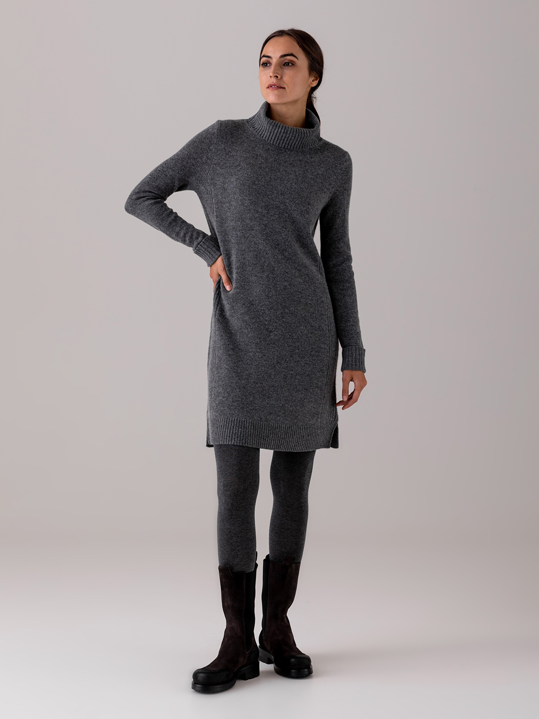 Detailansicht von Midi-Strickkleid aus Wolle von DANIELS