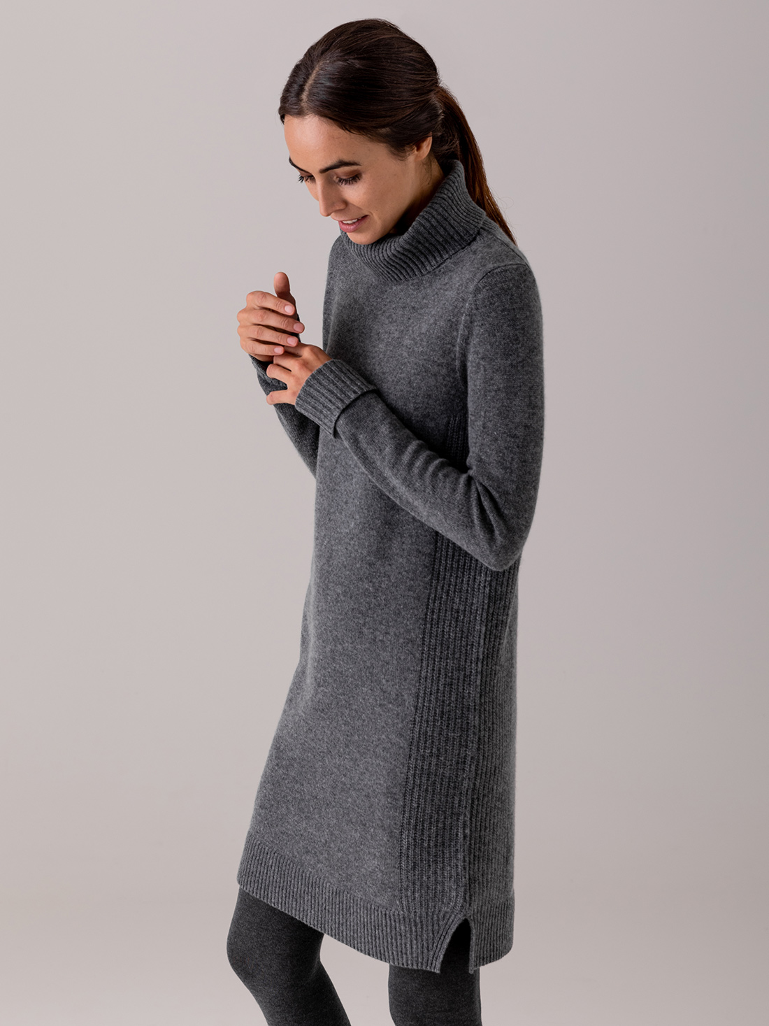 Detailansicht von Midi-Strickkleid aus Wolle von DANIELS