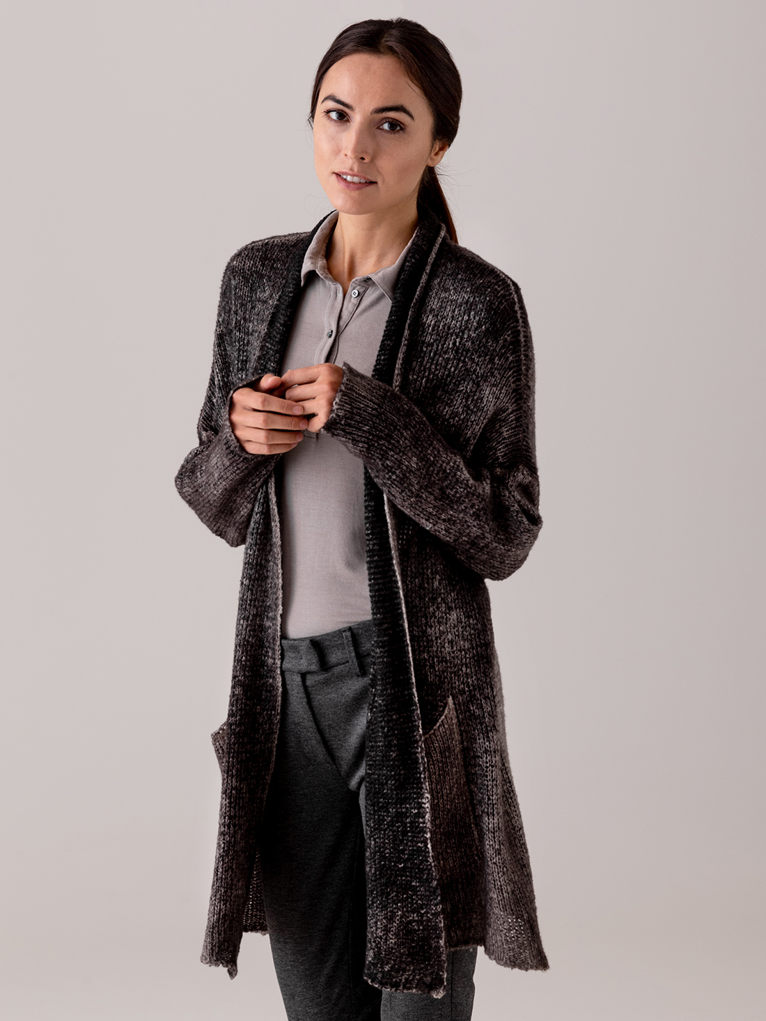 Detailansicht von Cardigan aus Cashmere von AVANT TOI