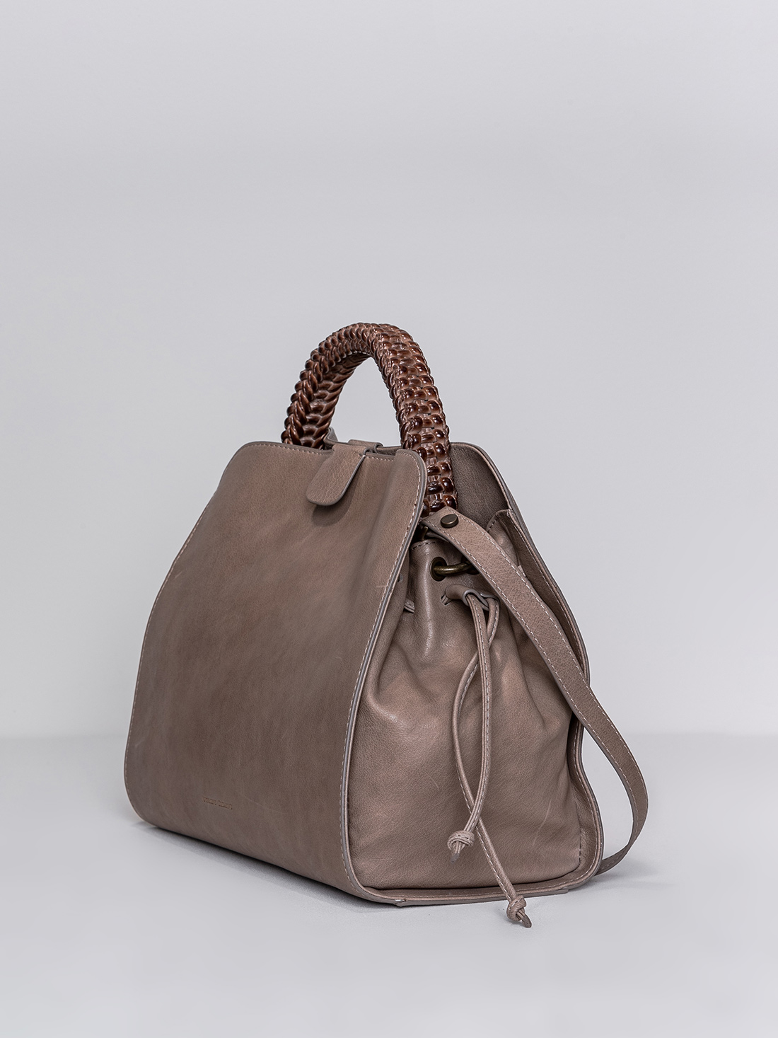 Detailansicht von Handtasche aus Leder von OFFICINE CREATIVE