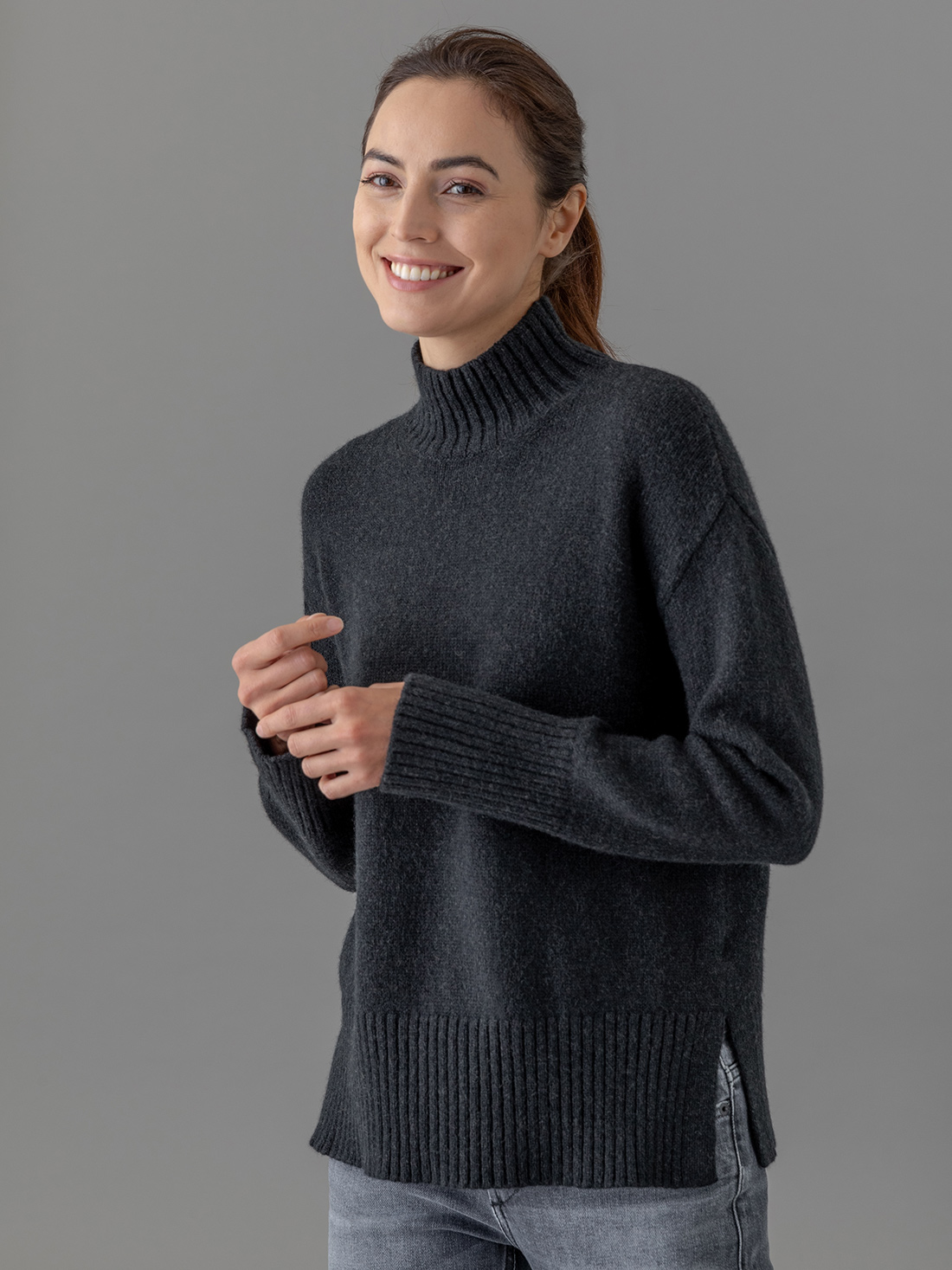 Detailansicht von Pullover mit Turtleneck von ROBERTO COLLINA