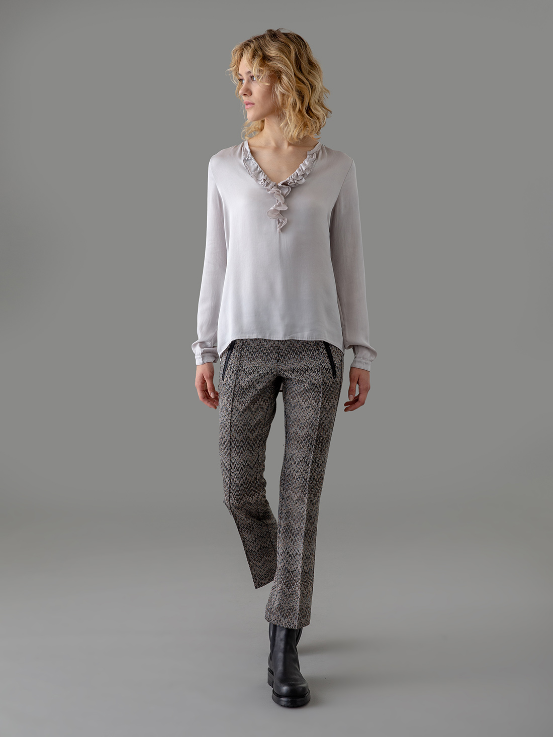 Detailansicht von Seidenbluse mit Rüschung von DANIELS