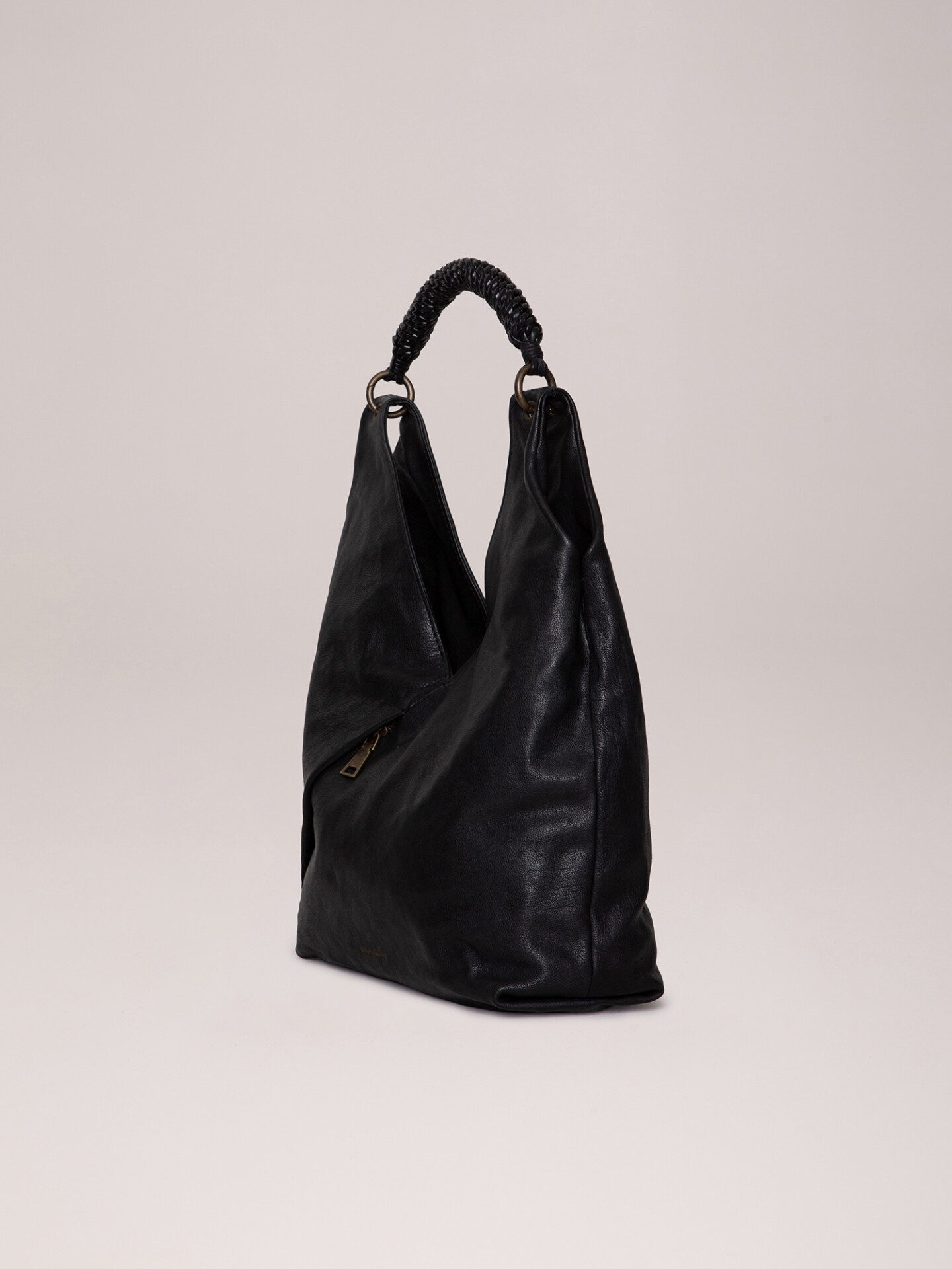 Detailansicht von Schultertasche aus Leder von OFFICINE CREATIVE