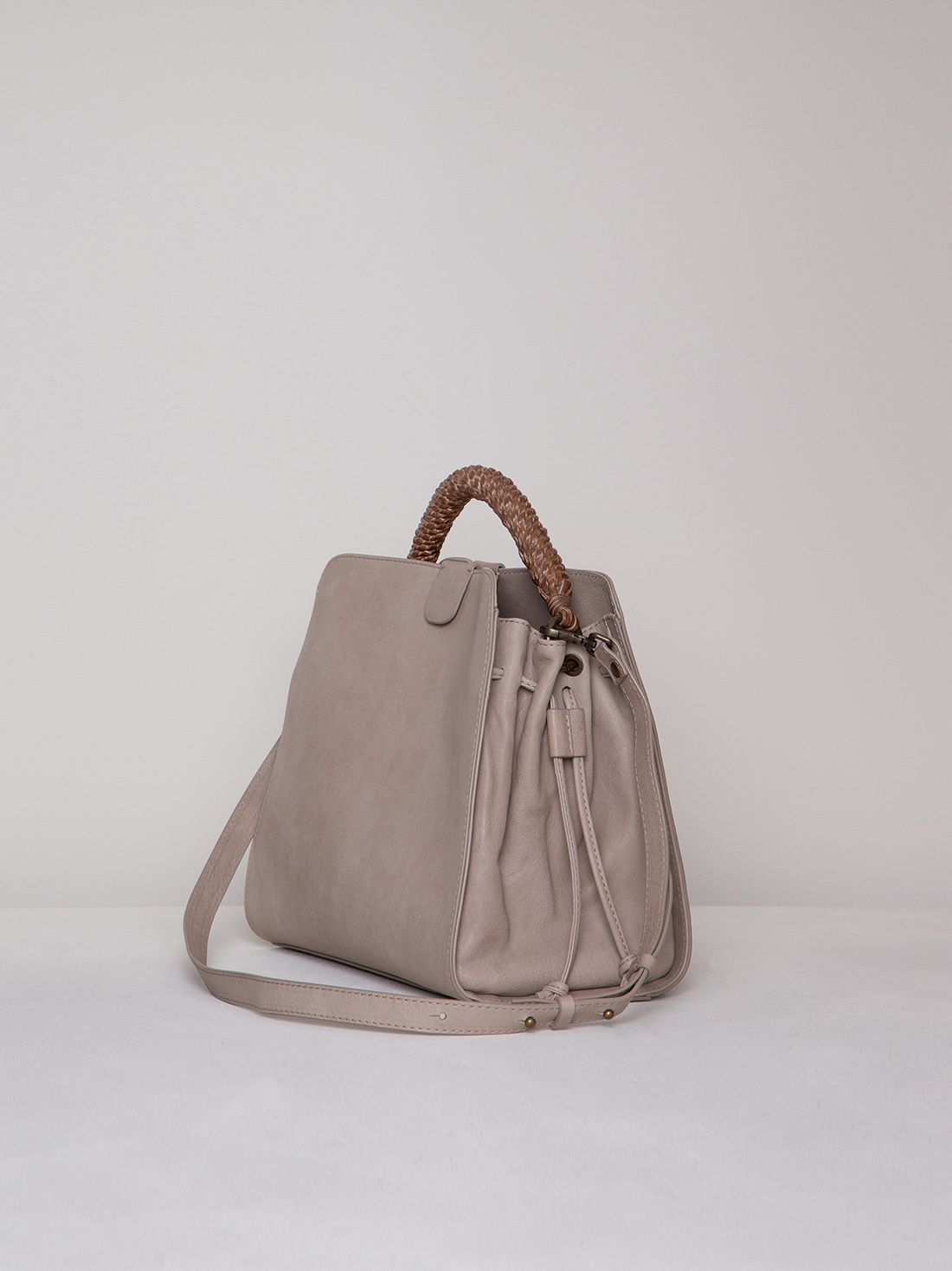 Detailansicht von Handtasche aus Leder von OFFICINE CREATIVE