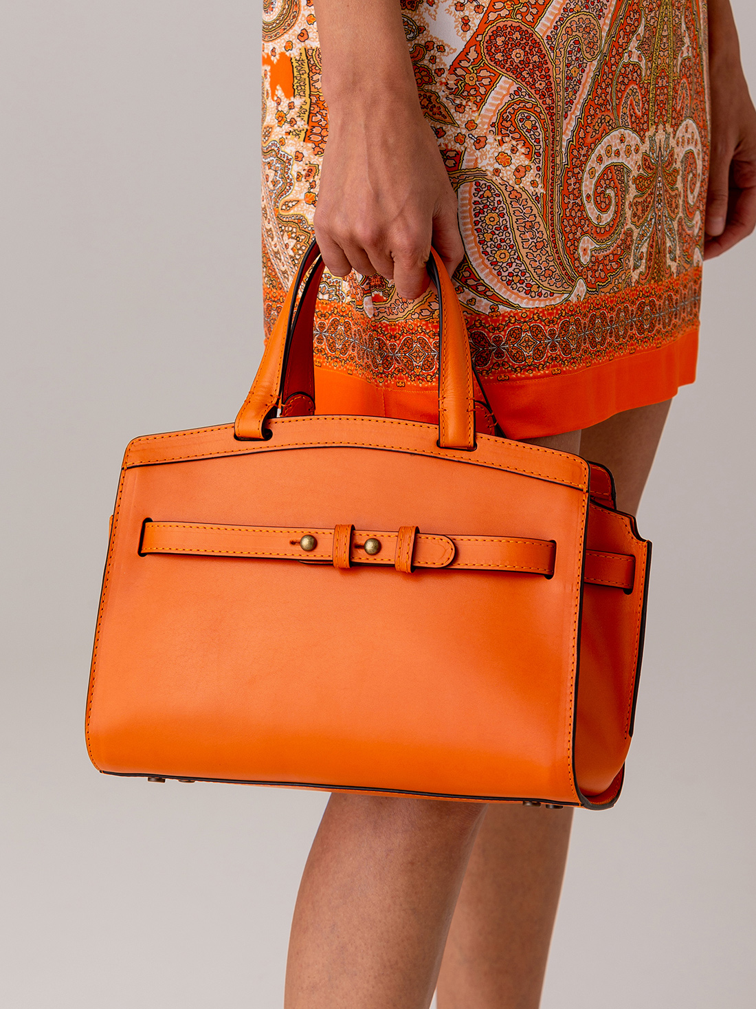 Detailansicht von Handtasche aus Leder von OFFICINE CREATIVE